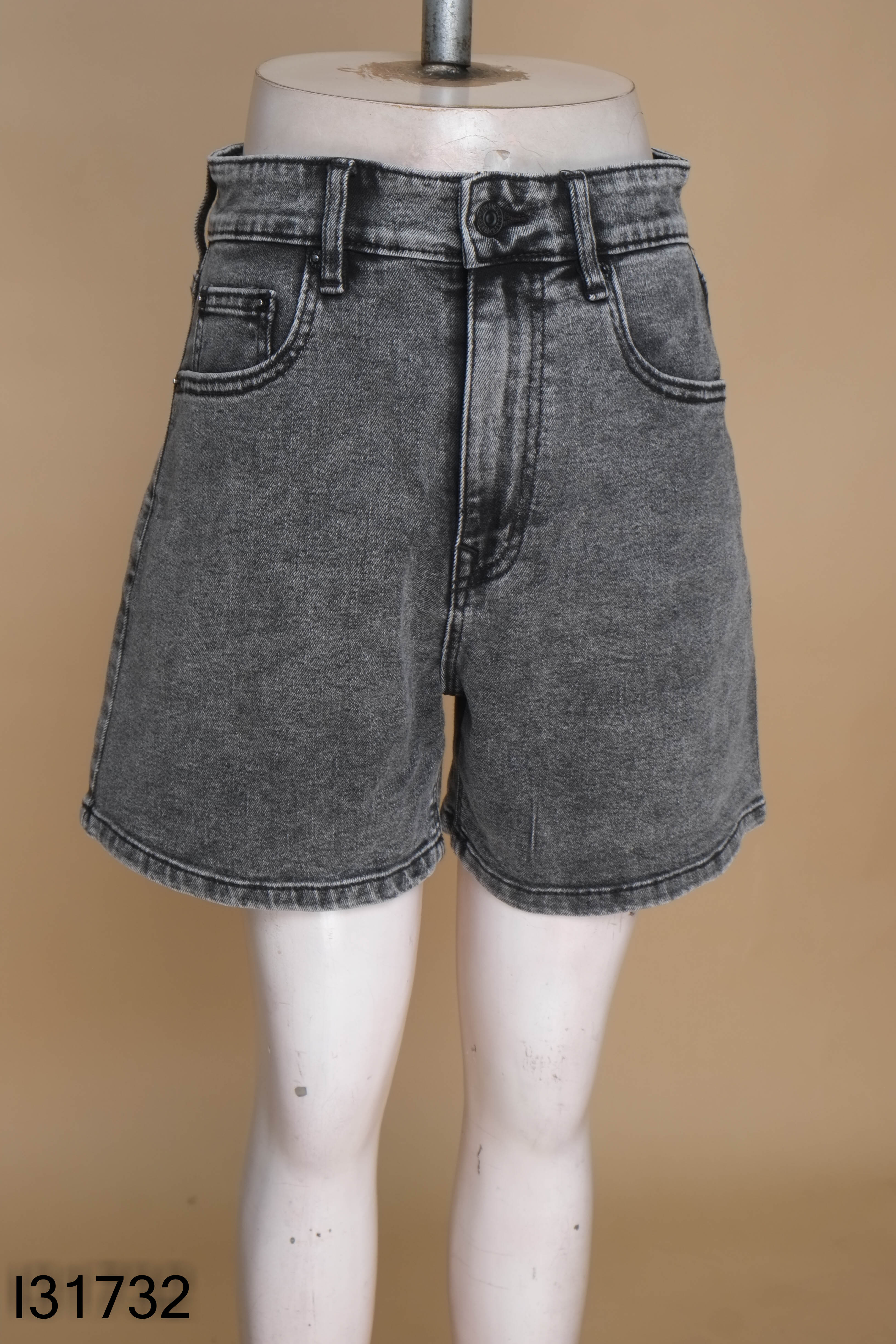 Quần short jean Levi xám