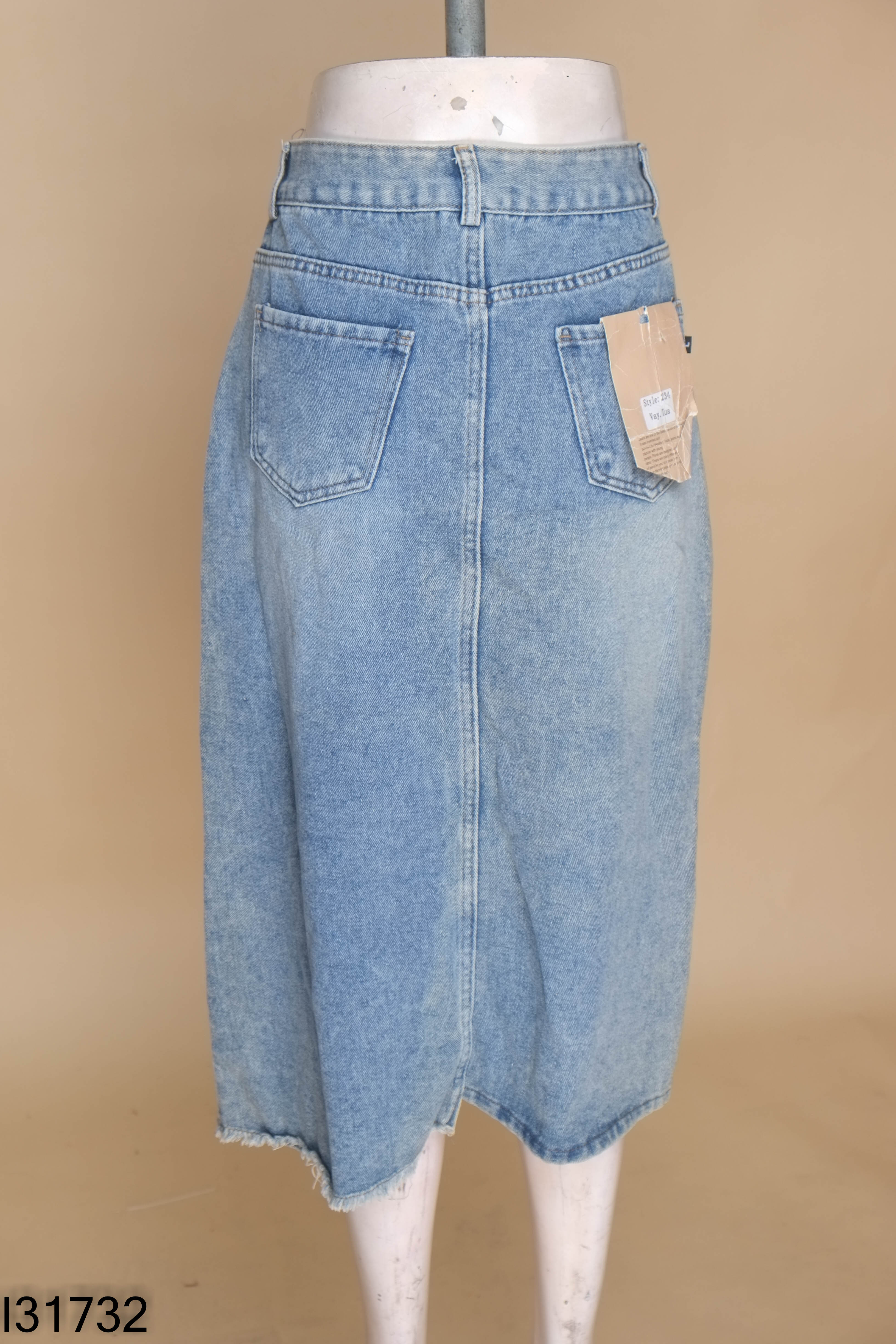 Chân váy jeans xanh xẻ tà
