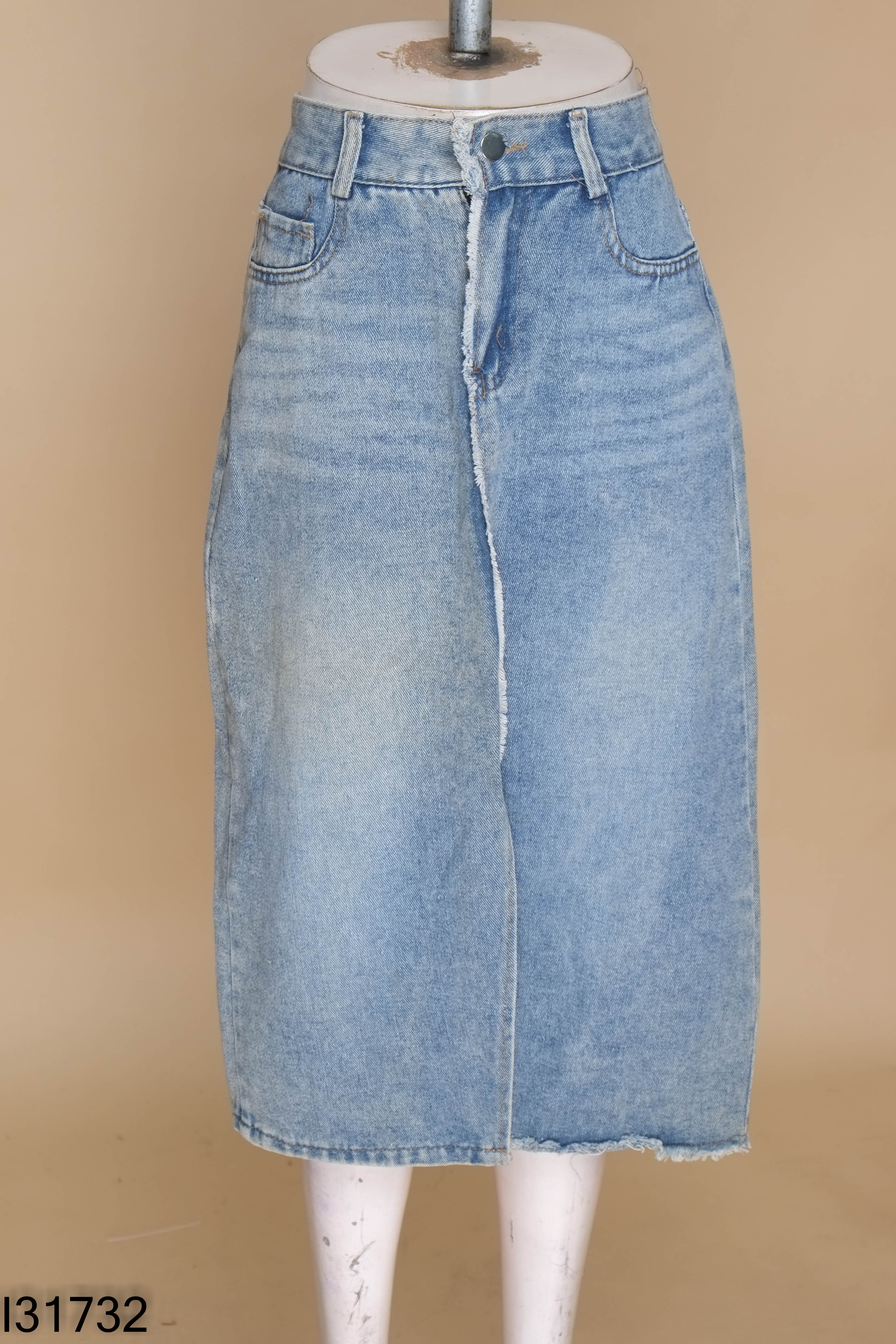 Chân váy jeans xanh xẻ tà