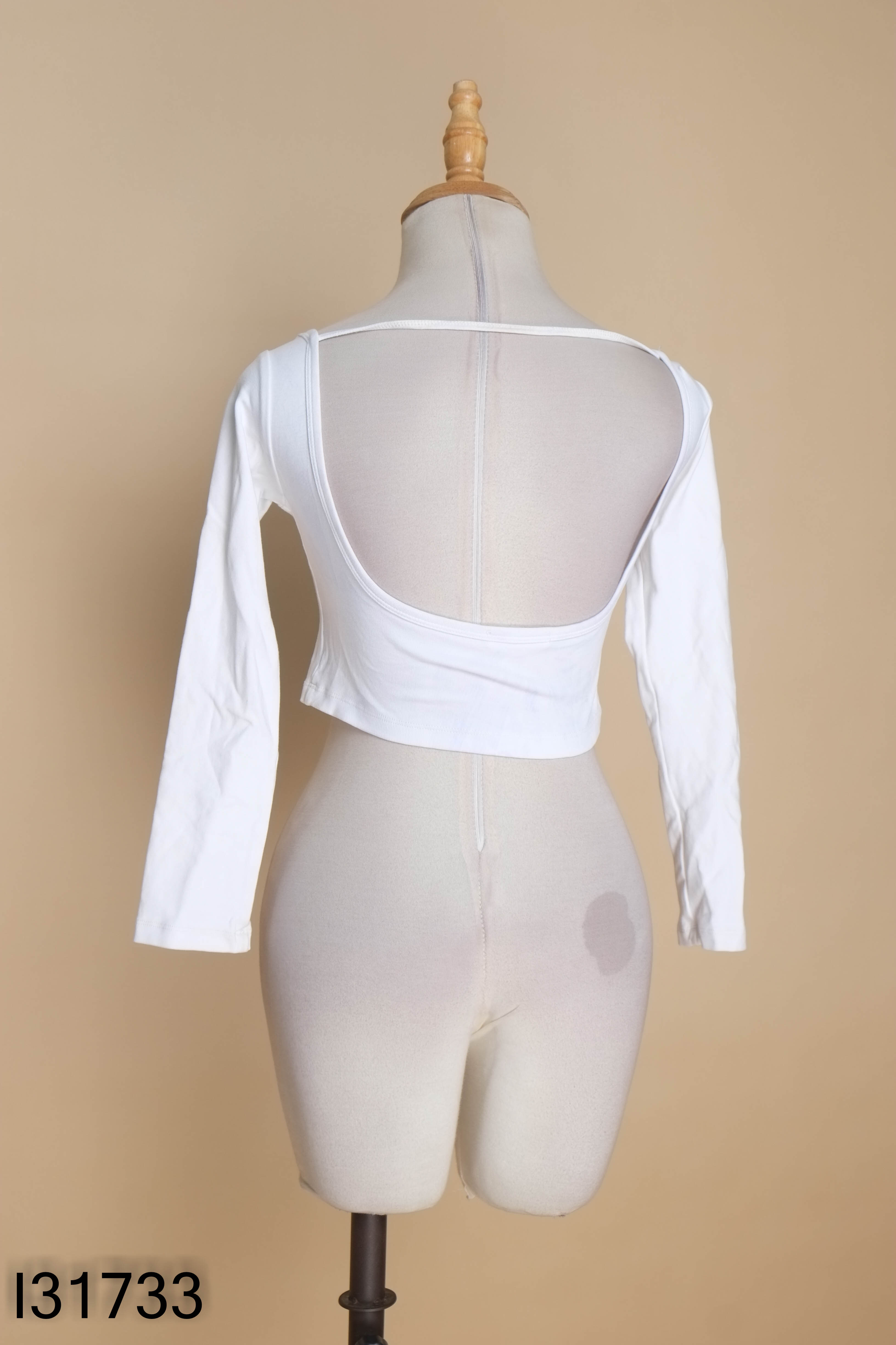 Áo crotop trắng cổ vuông