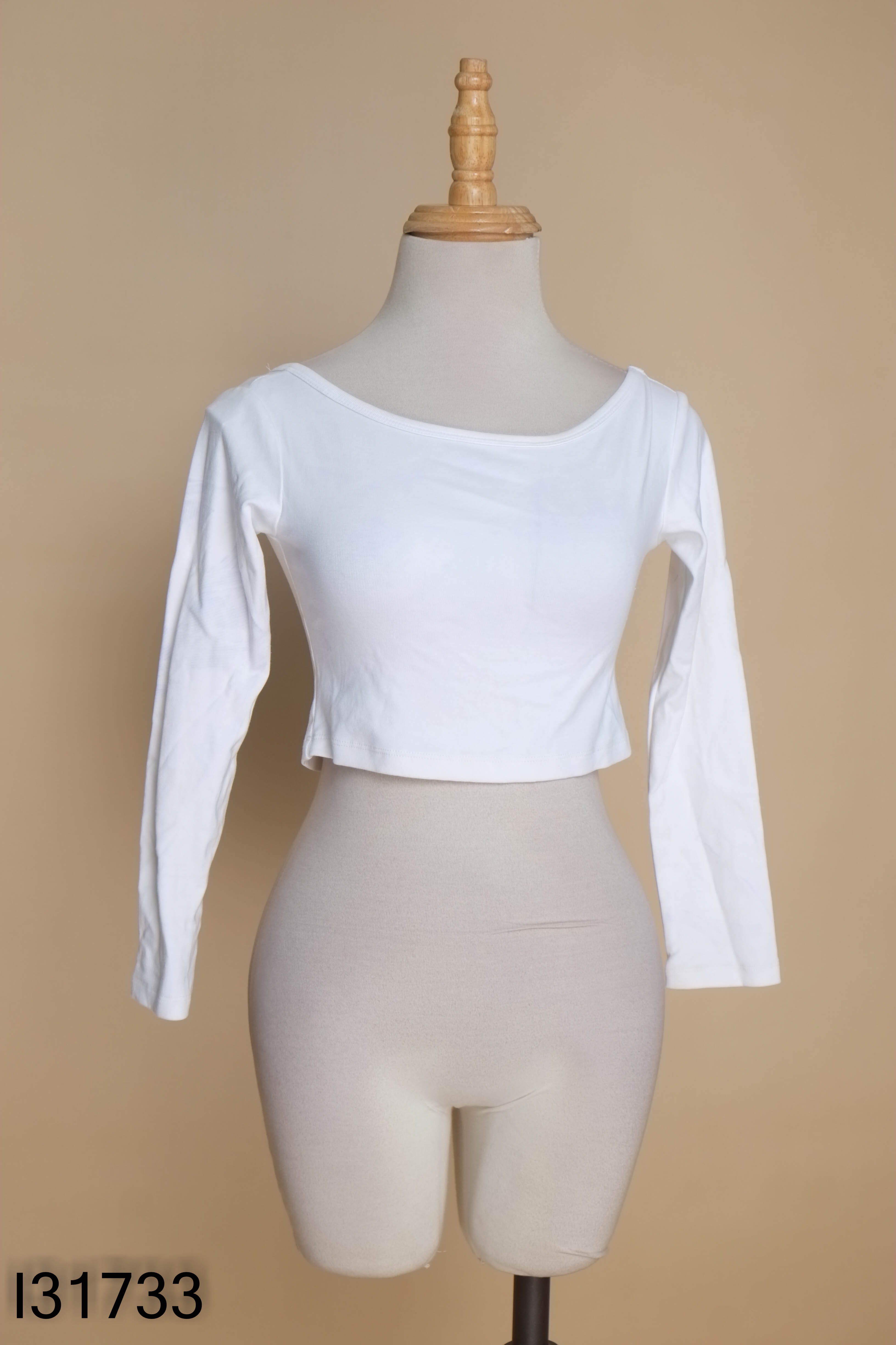 Áo crotop trắng cổ vuông