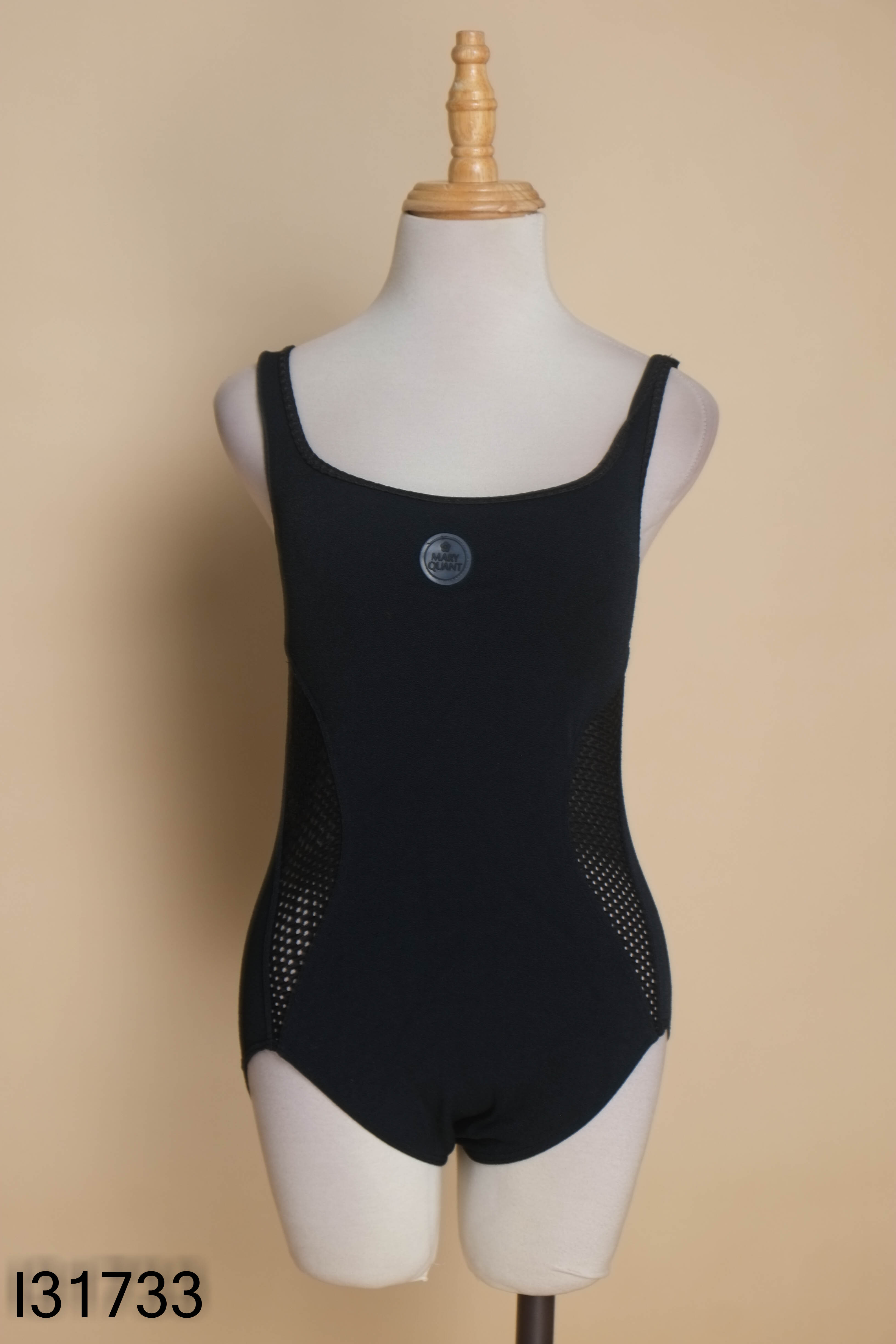 Jump đen len MARY QUANT