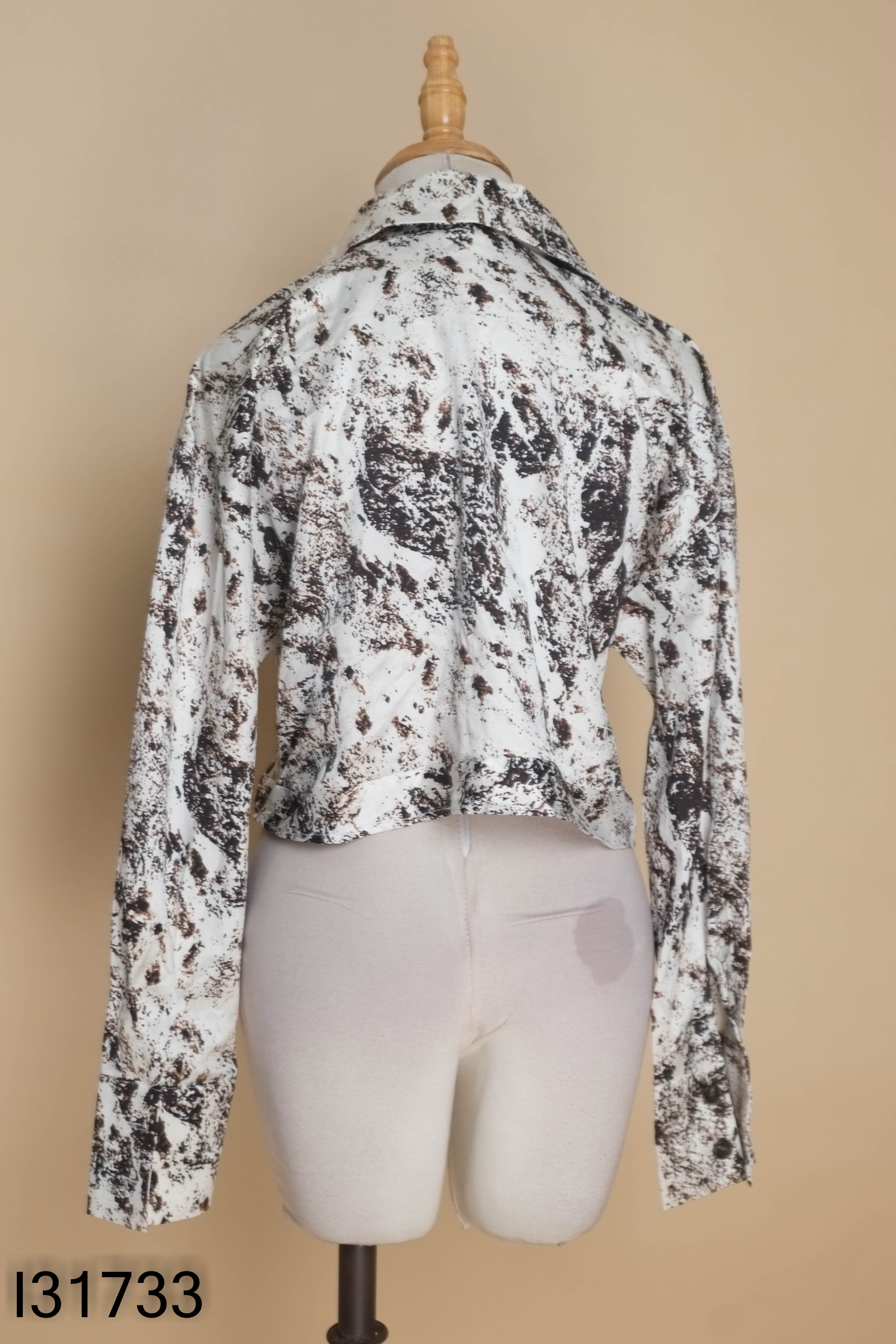 Áo trắng họa tiết HOODRESS