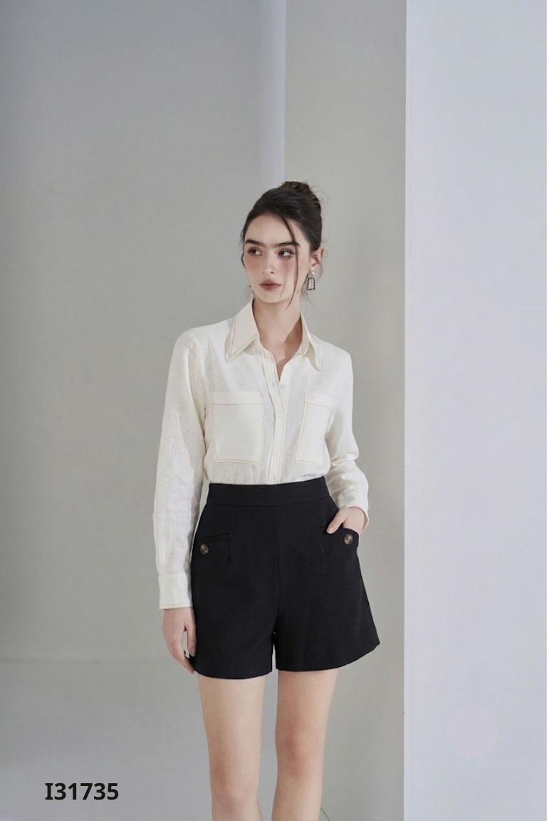 Quần shorts đen đính khuy