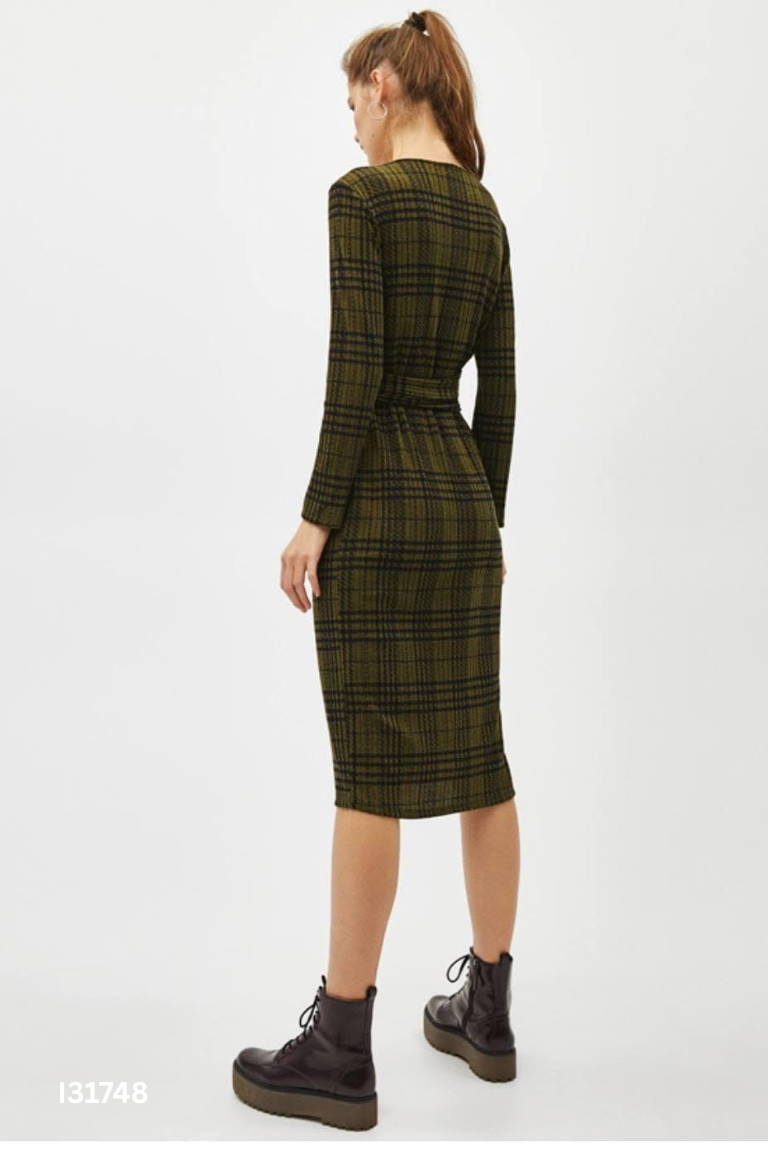 Váy xanh BERSHKA xanh kẻ đen