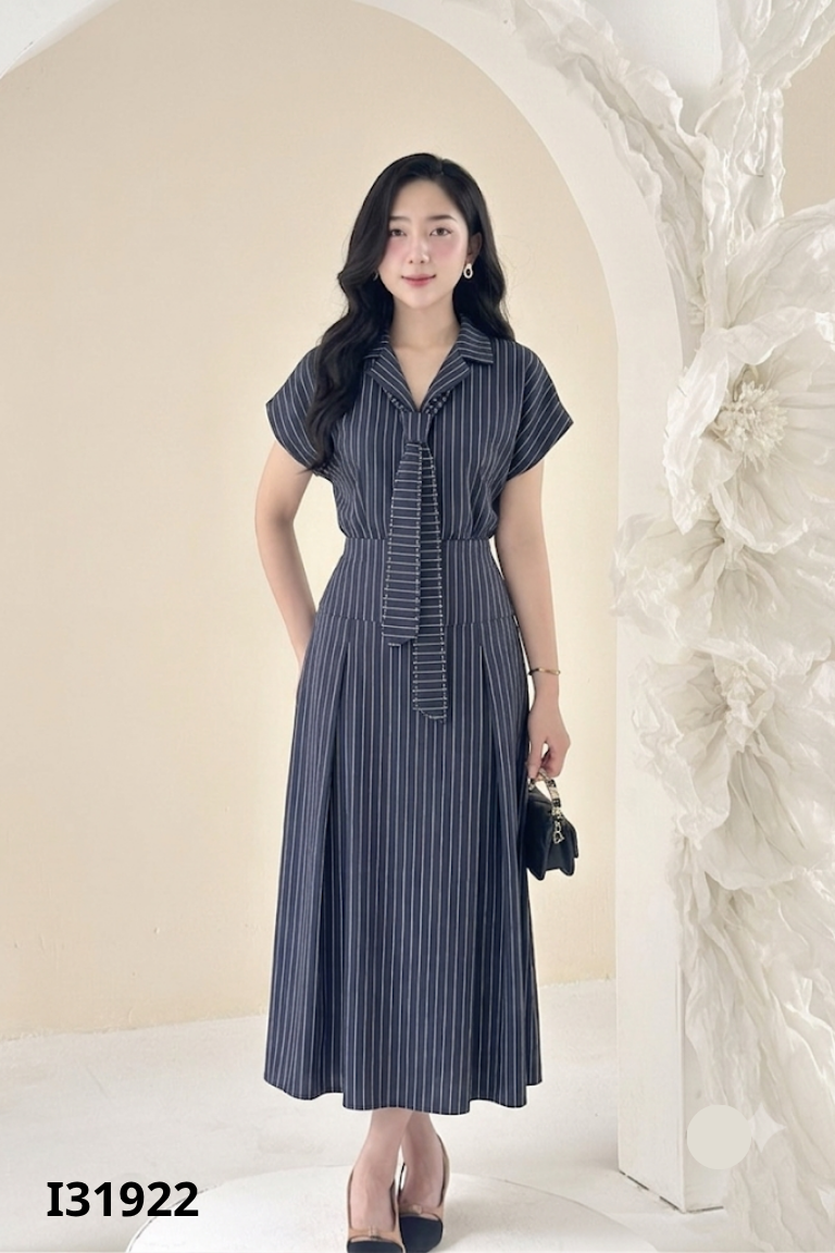 Set áo + chân váy xanh kẻ trắng
