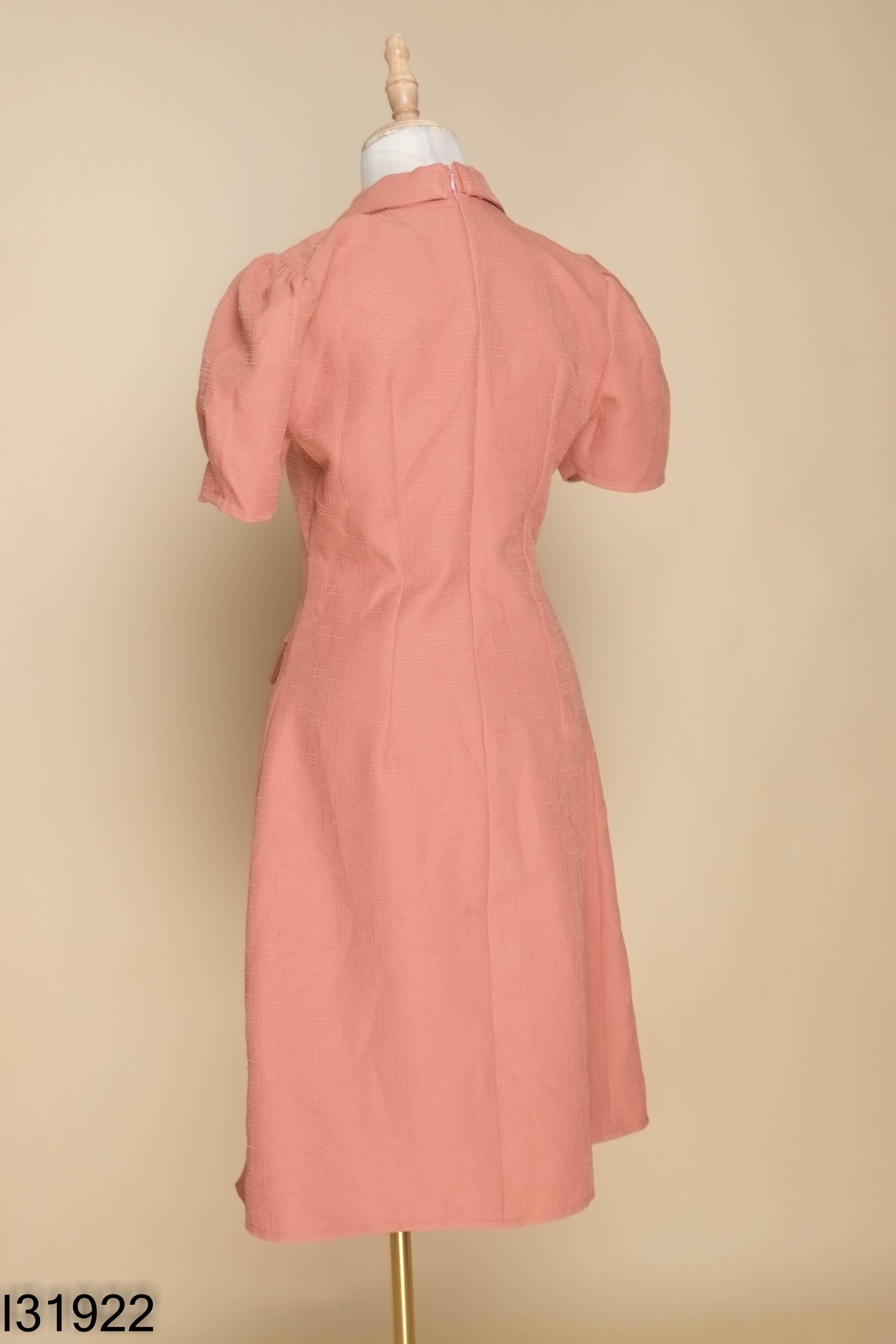 Váy hồng trầm cổ vest