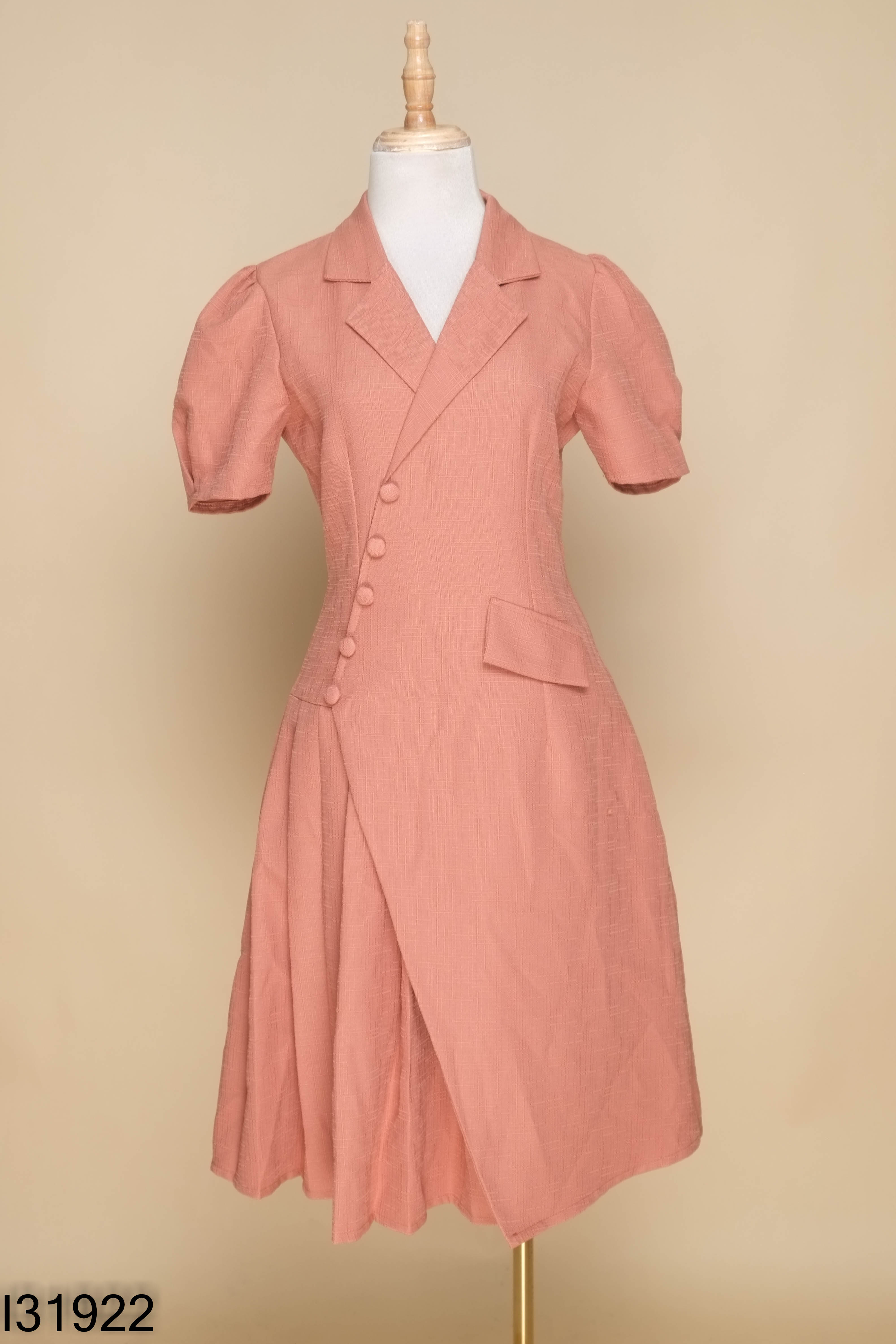 Váy hồng trầm cổ vest