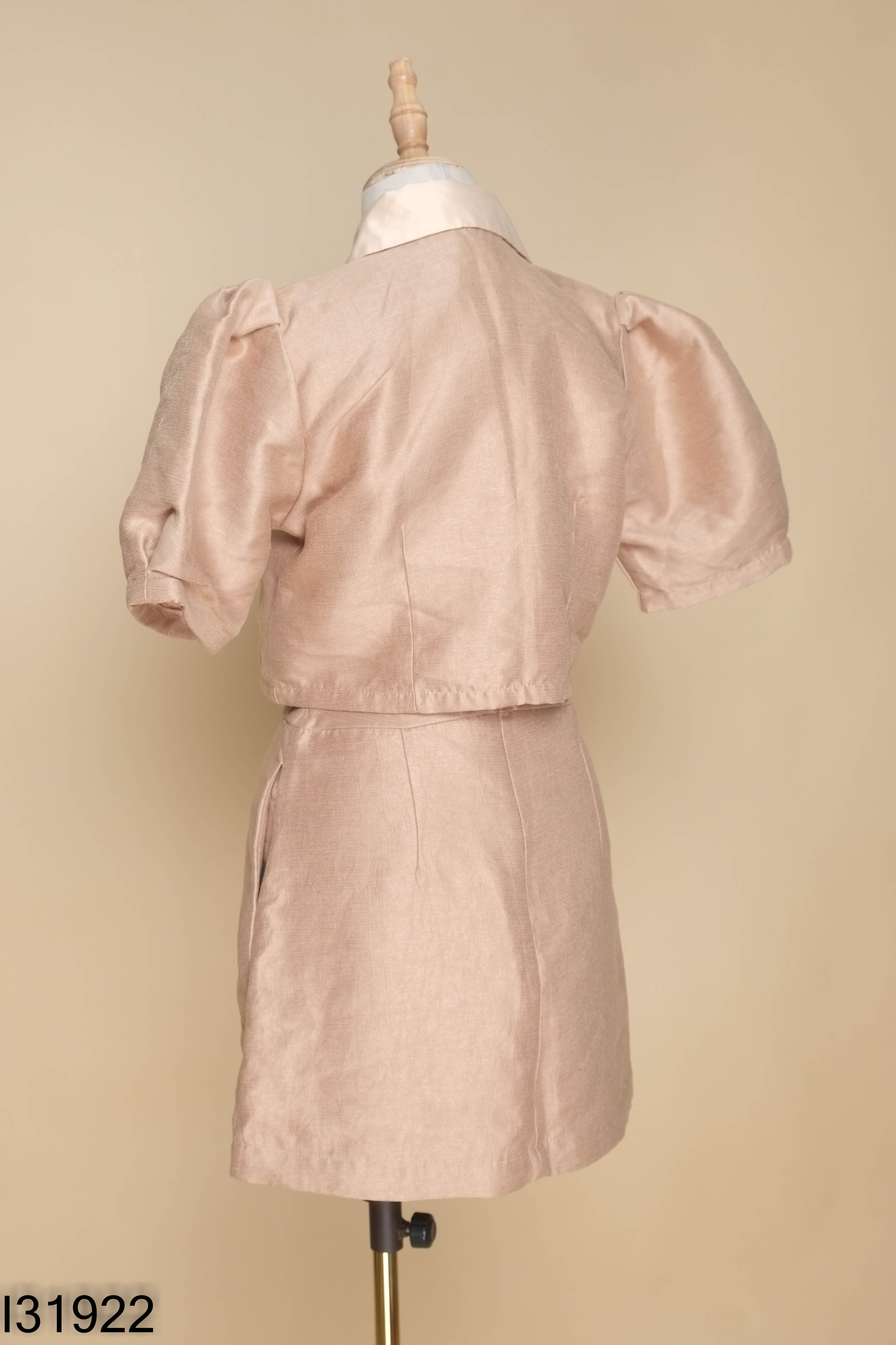 NEWTAG Set áo croptop + chân váy nâu