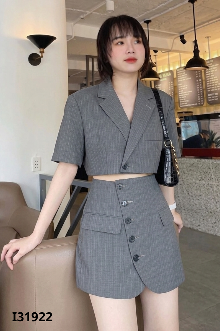 Set áo croptop + chân váy xám kẻ