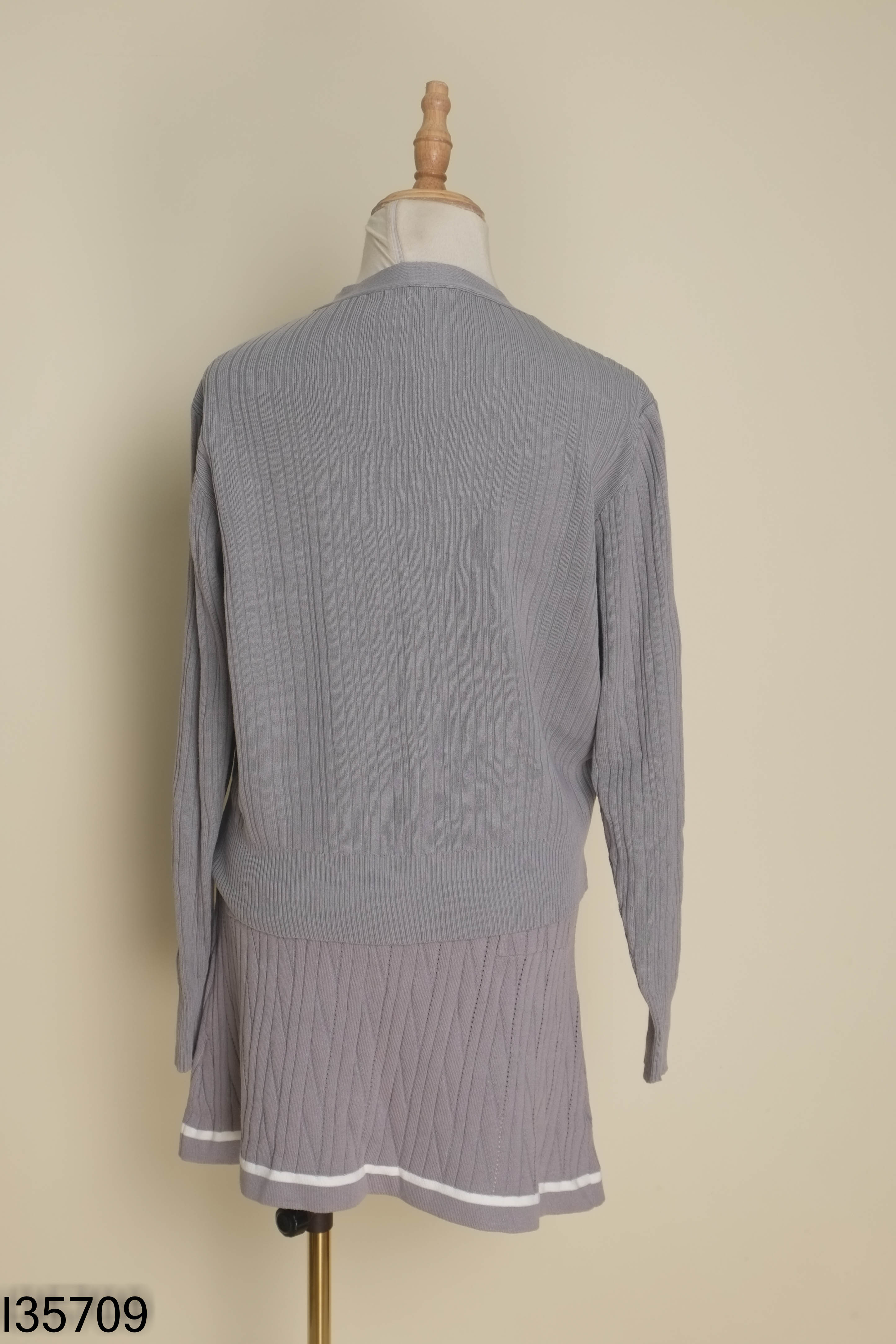 SET áo cardigans xám+ chân váy