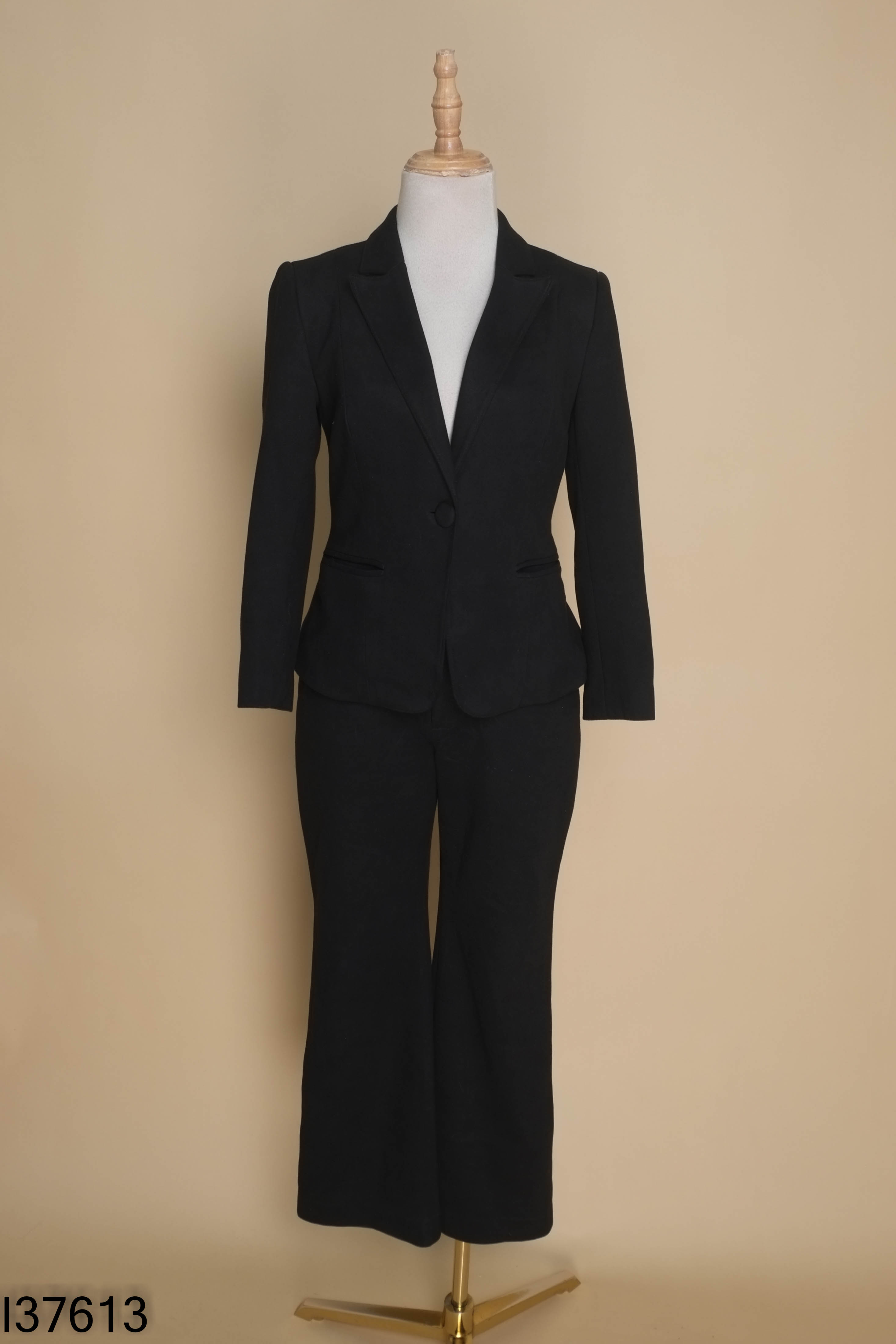 Set nhung tăm đen áo khoác vest + quần dài