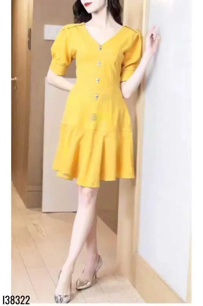 Váy vàng CCHAT cổ V