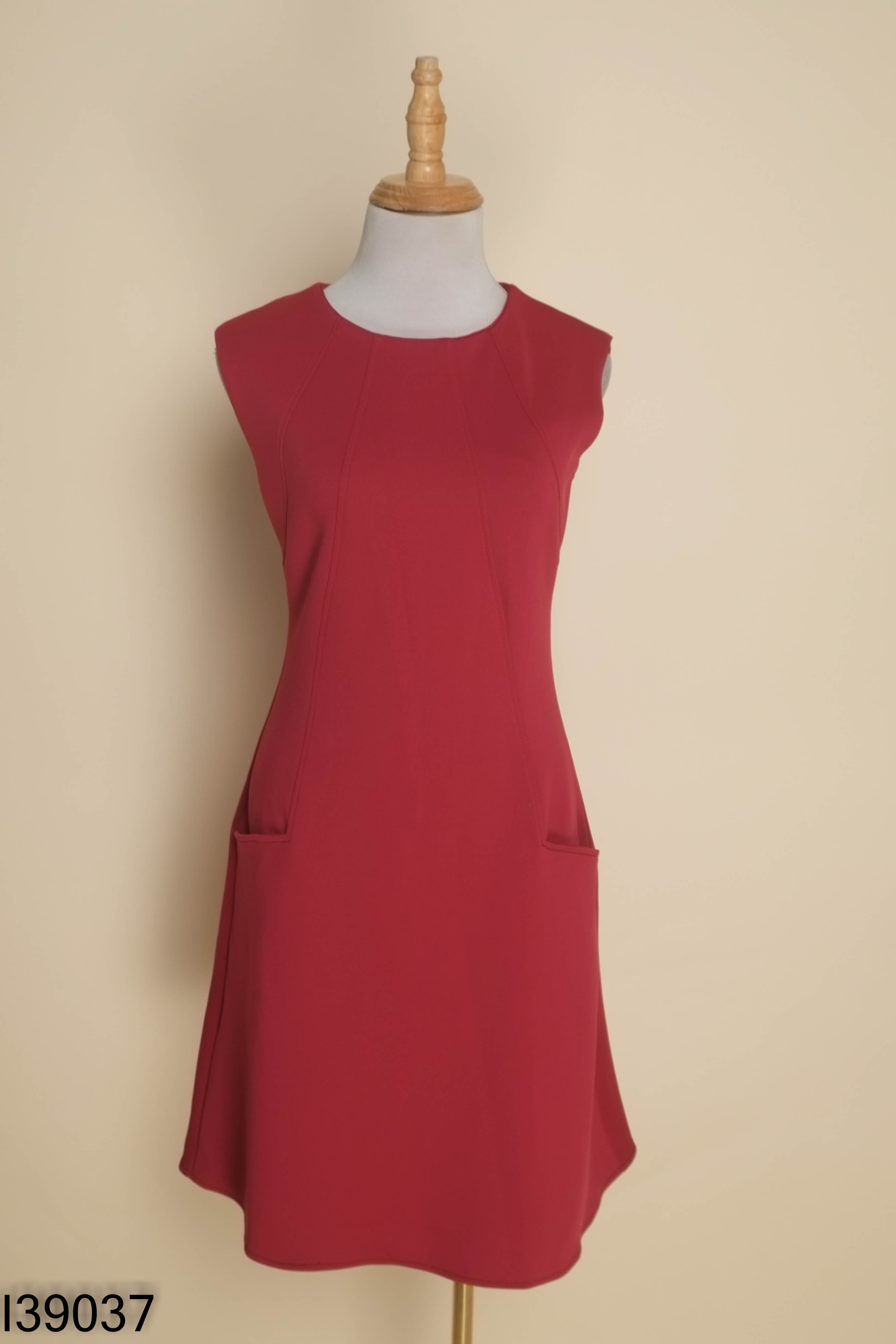Váy DKNY đỏ cổ tròn sát nách