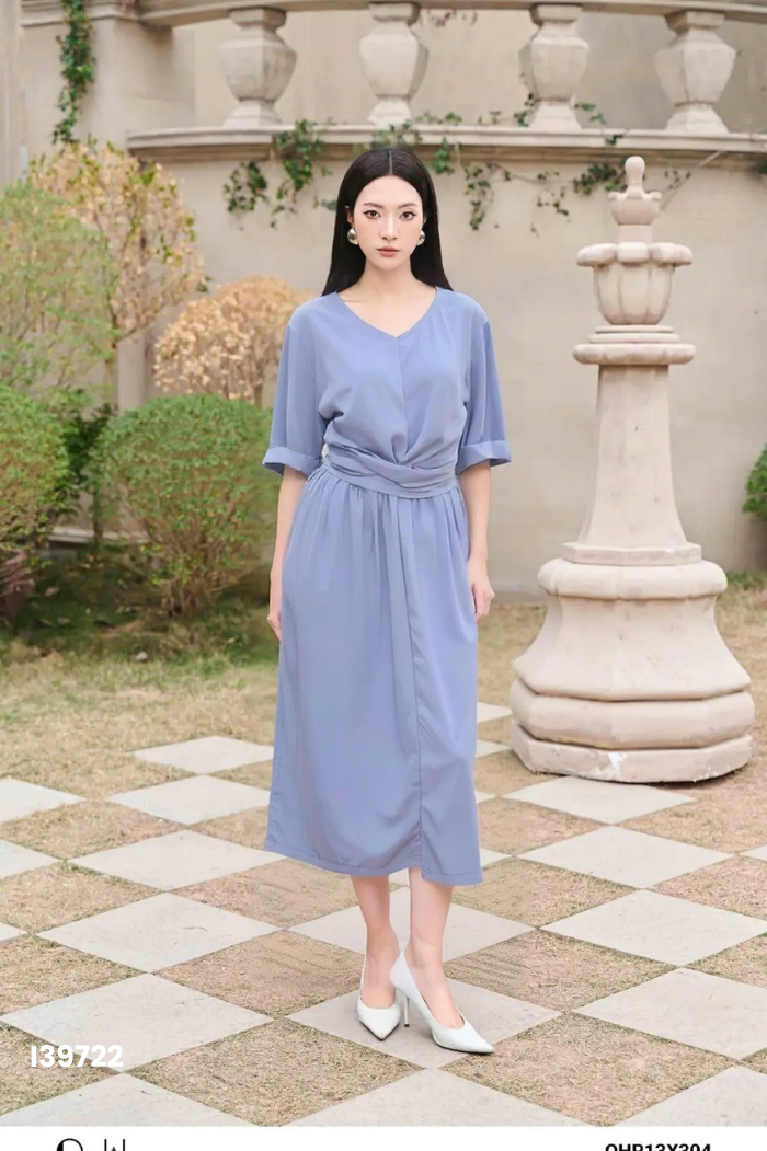 Váy xanh xoắn eo