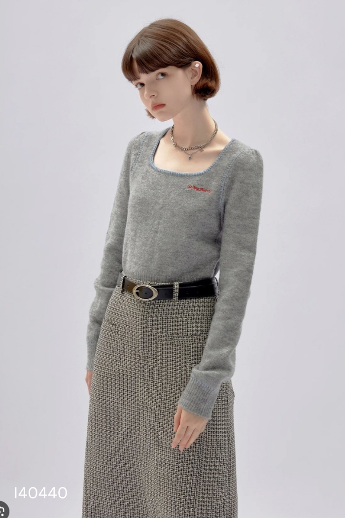 Áo len cổ tròn ghi nhũ