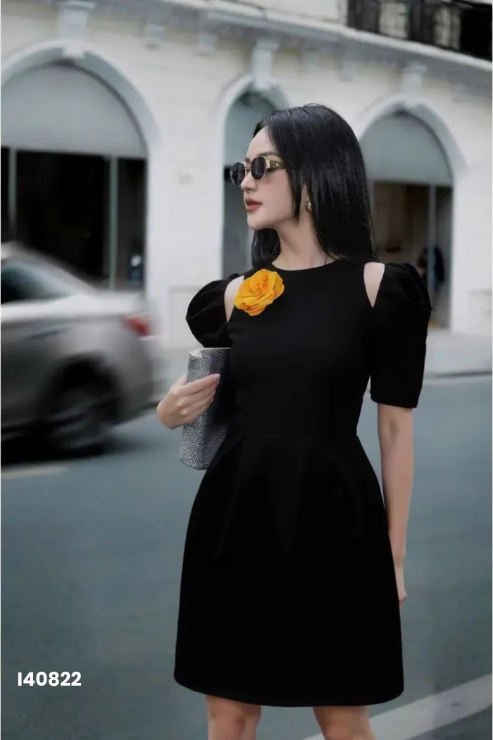 Váy JM DESIGN đen đính hoa vàng
