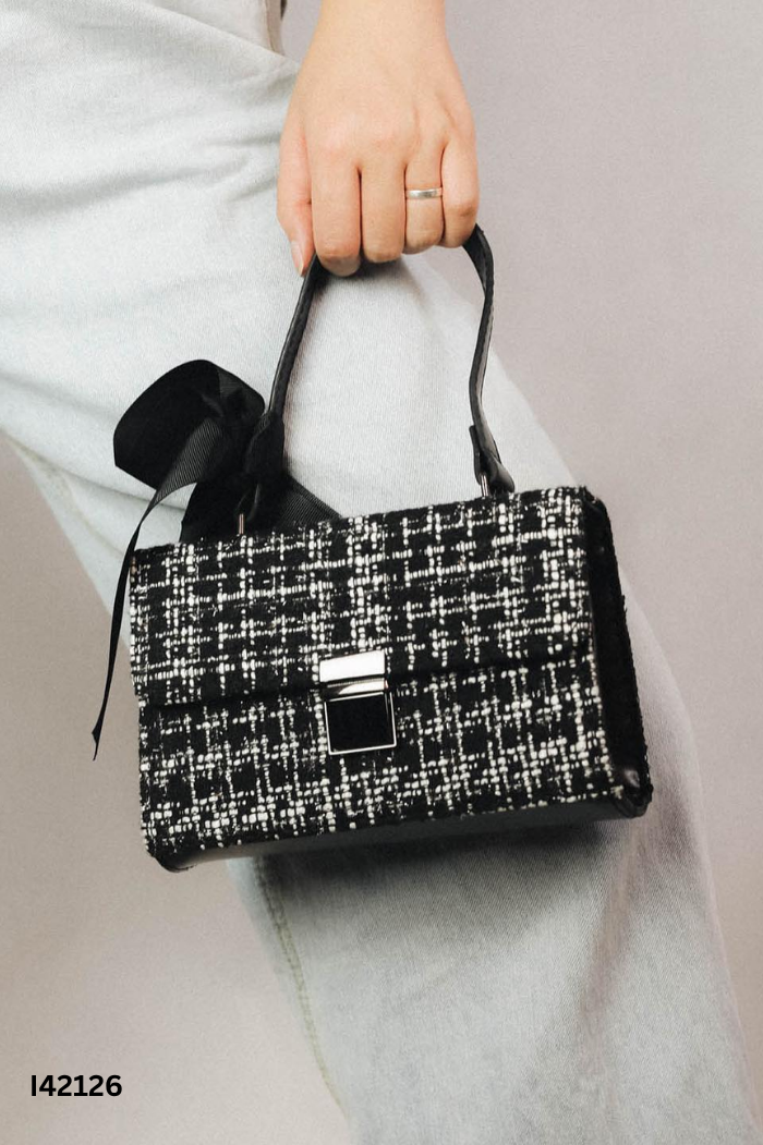 Túi xách đen phối be dạ tweed
