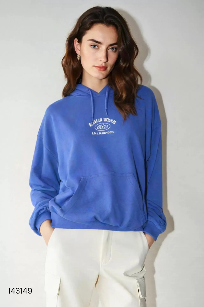 Áo hoodie xanh thêu chữ