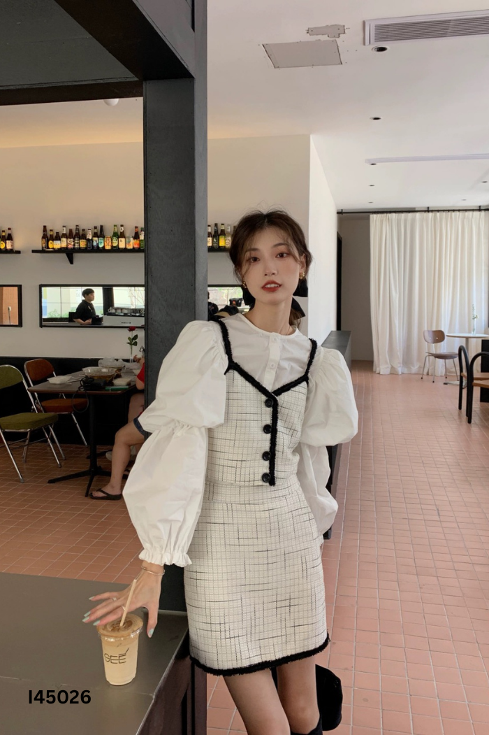 Áo trắng kẻ đen