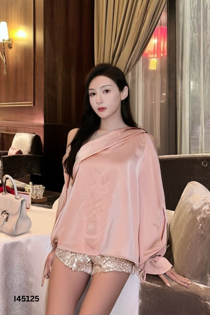 NEWTAG Set Áo lụa hồng lệch vai + quần shorts đính cườm