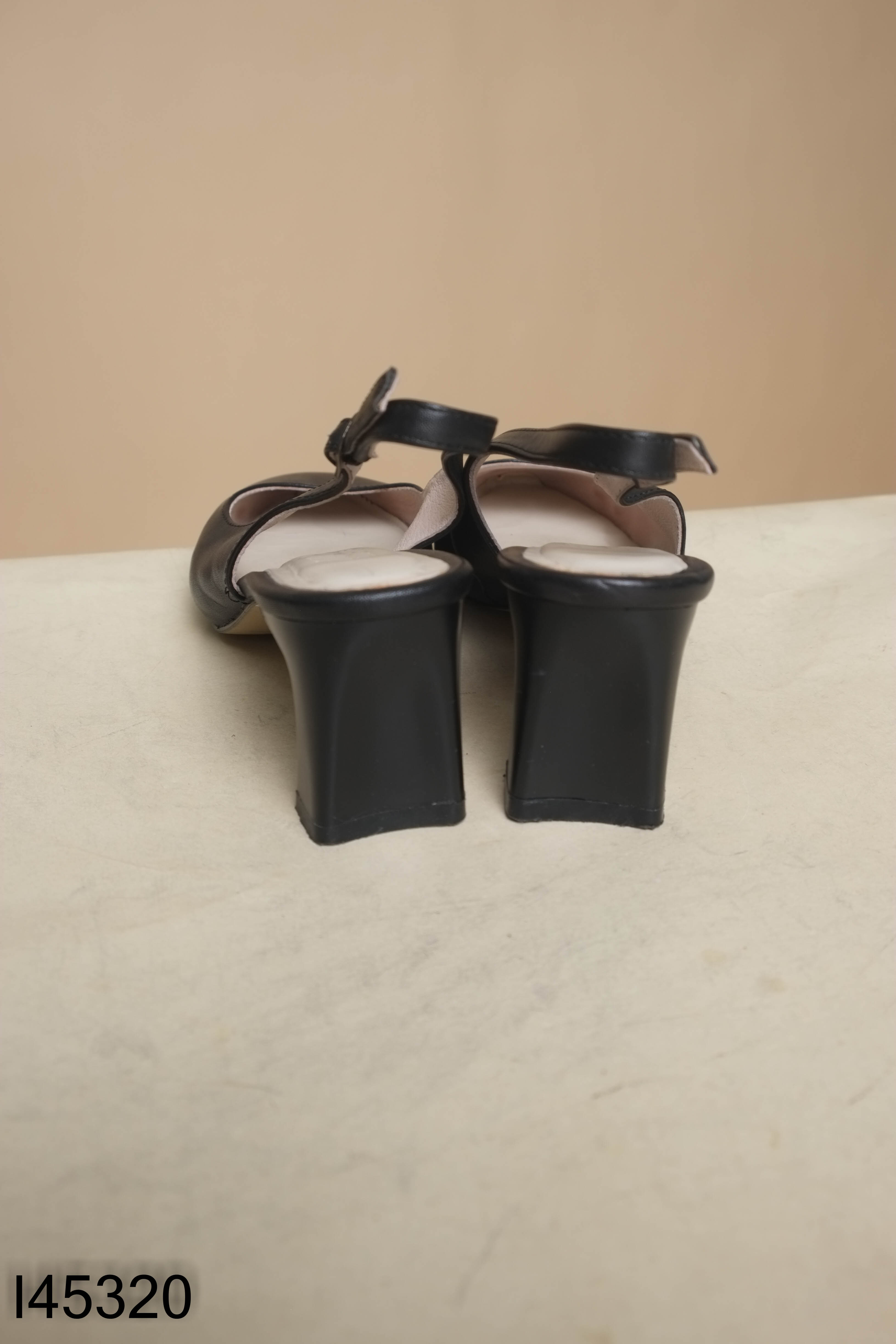 Giày MICHAEL KORS đen đế vuông
