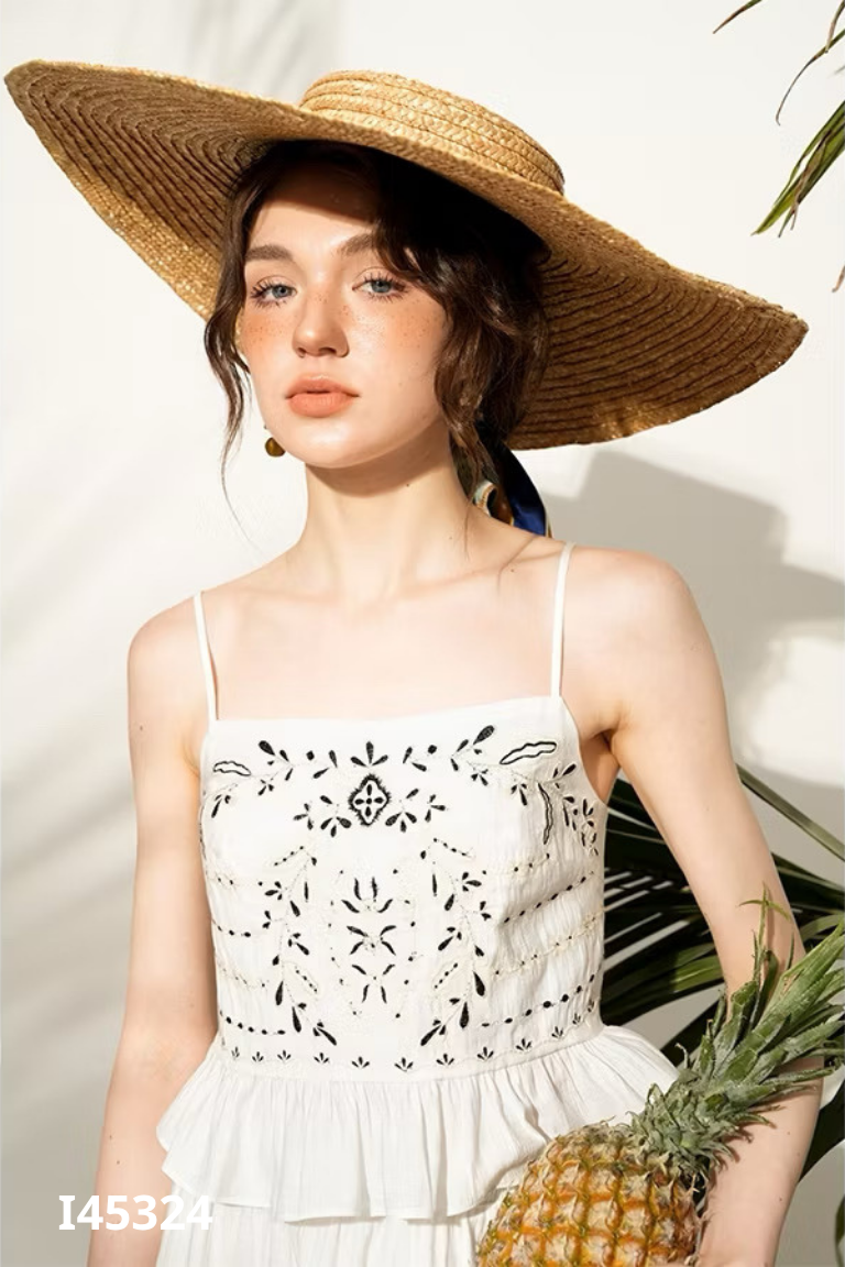 Áo ADORE DRESS trắng thêu hoa