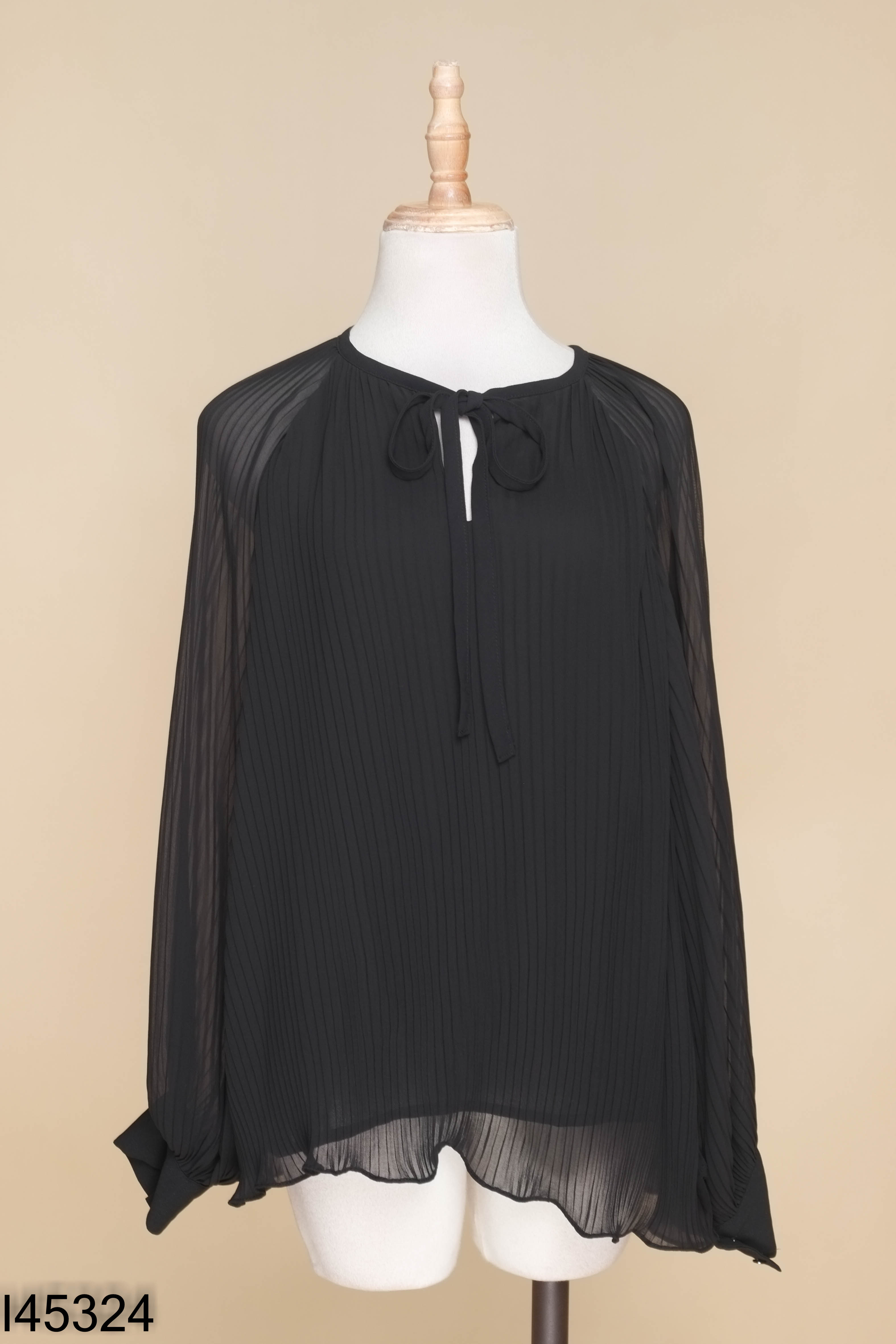 Áo IVY MODA đen xếp ly