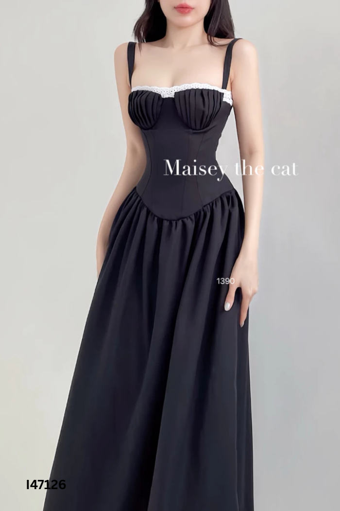 Váy đen phối dây be