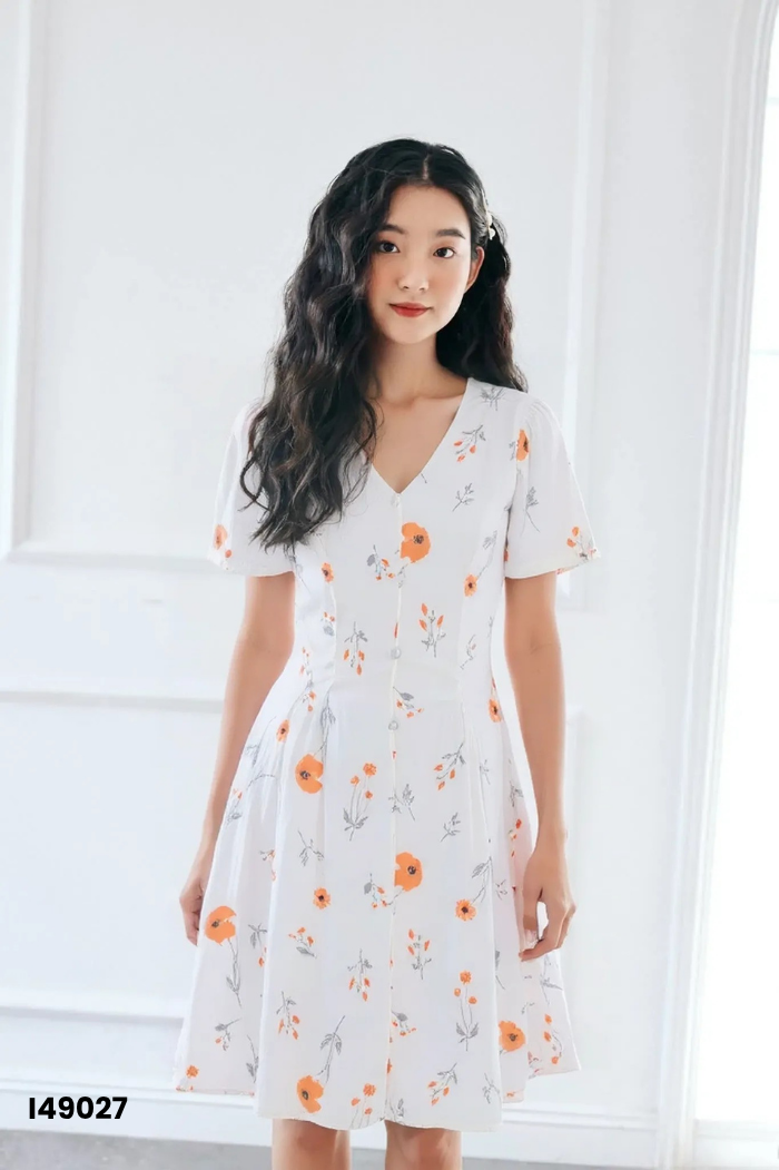 Váy trắng hoa đính ngọc
