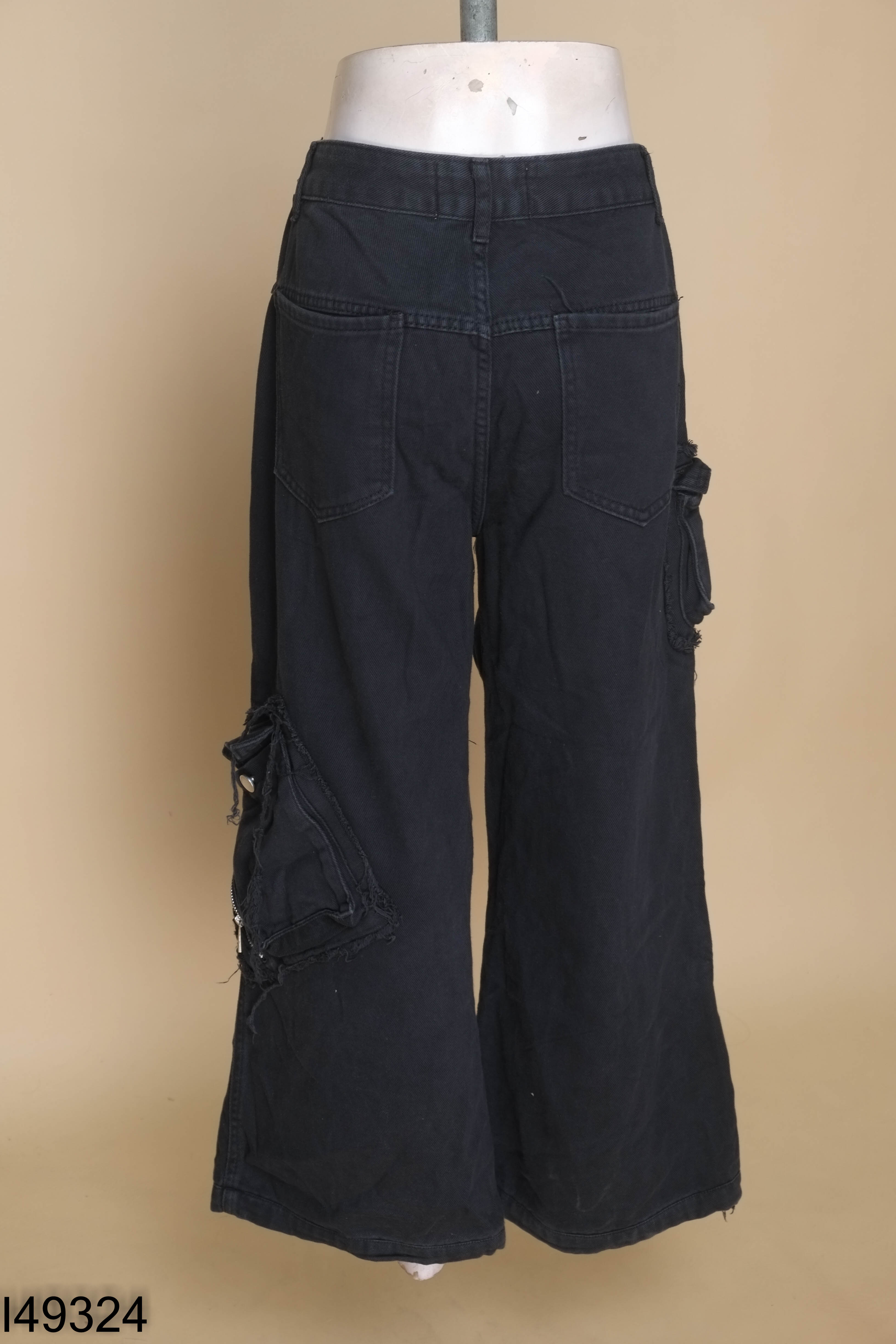 Quần jeans đen túi hộp