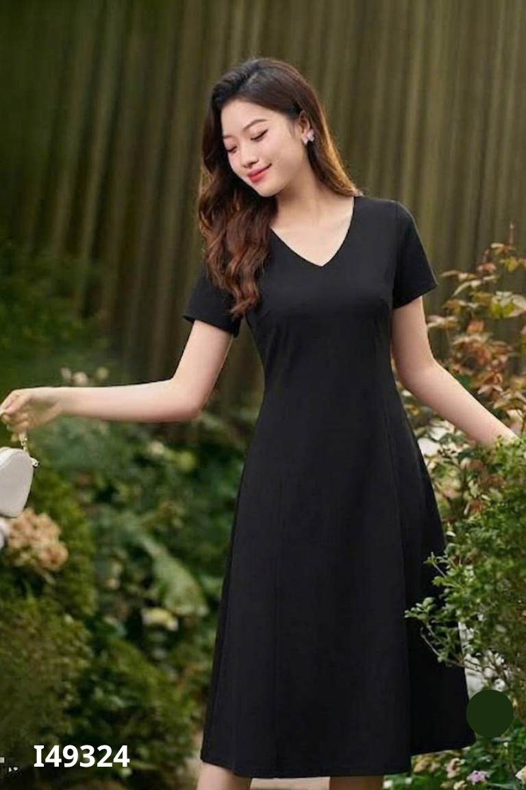 Váy den HUIEN DESIGN cổ V