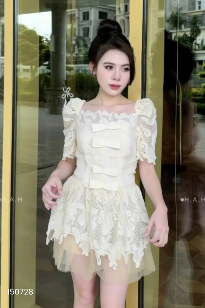 Váy ren be phối nơ