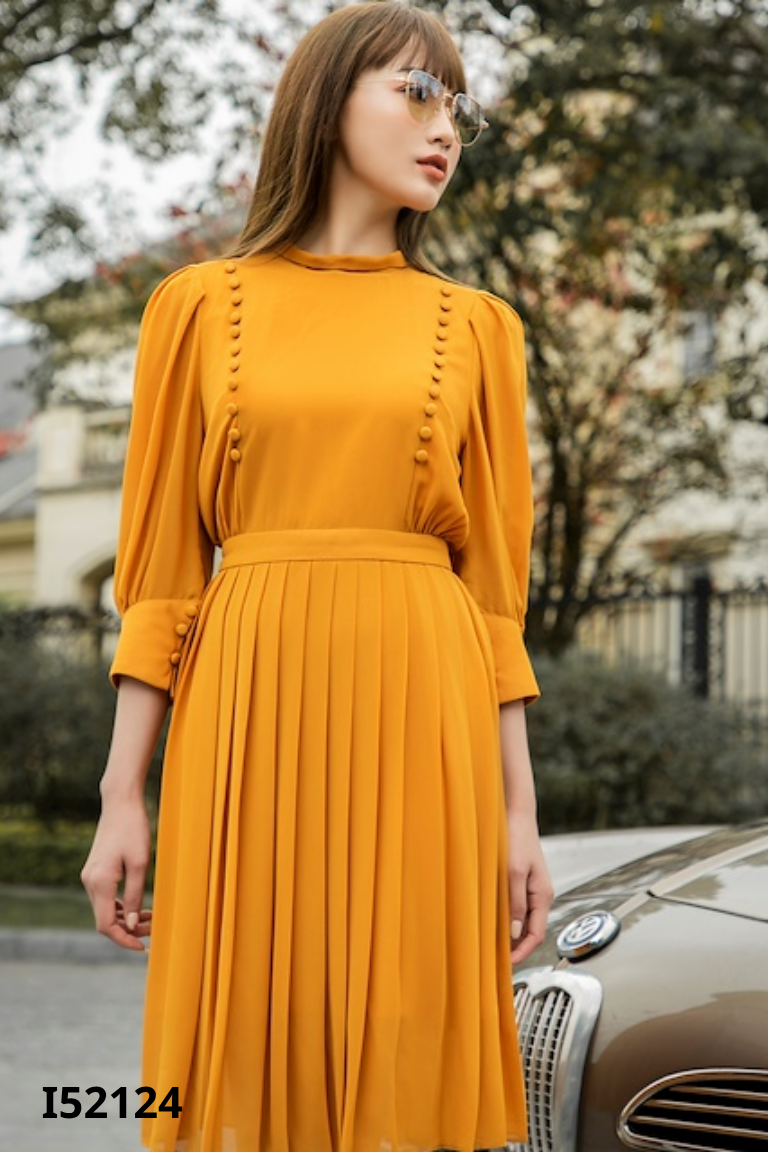 Váy vàng D.CHIC xếp ly phối cúc