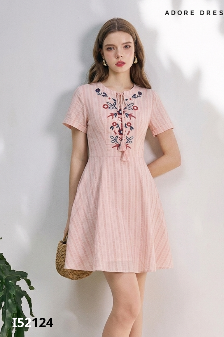 Váy hồng ADORE DRESS thêu hoa