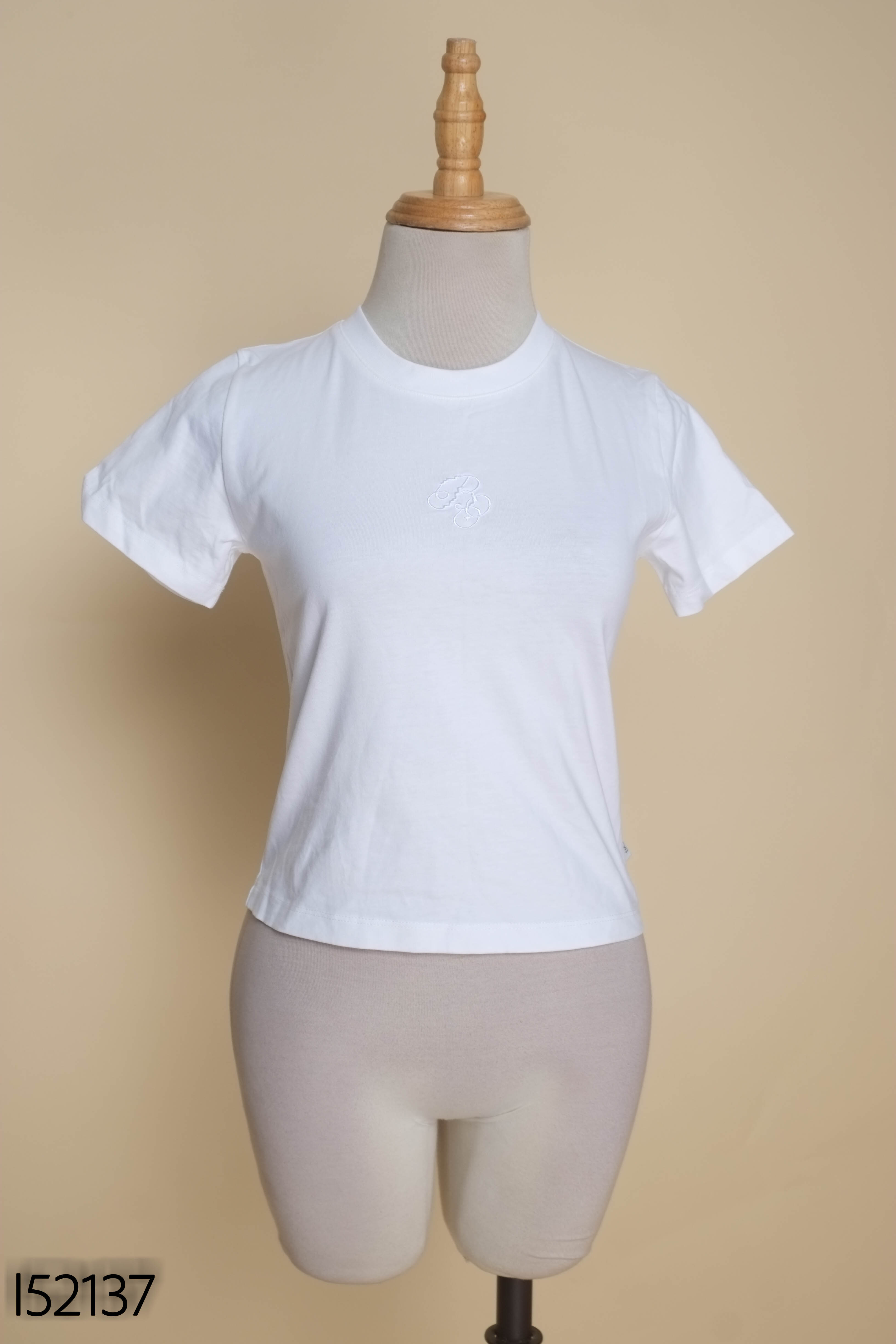 Áo thun babytee trắng BOO