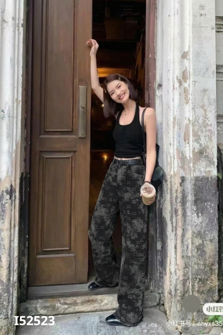 Quần jeans đen chữ
