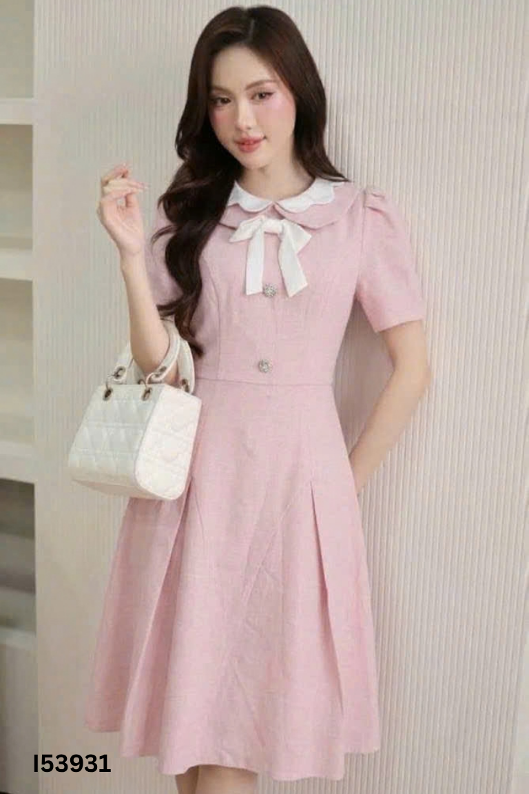 Váy TIIN hồng cổ trắng