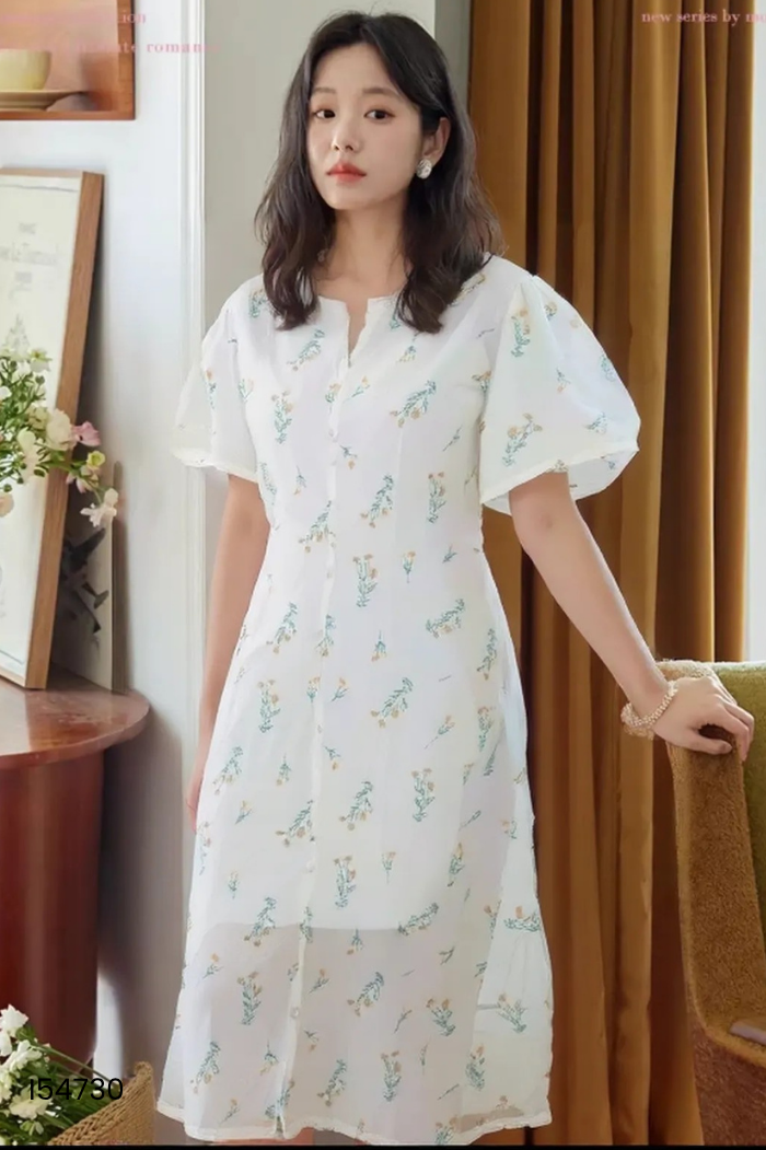 Váy chiffon trắng hoa đính ngọc