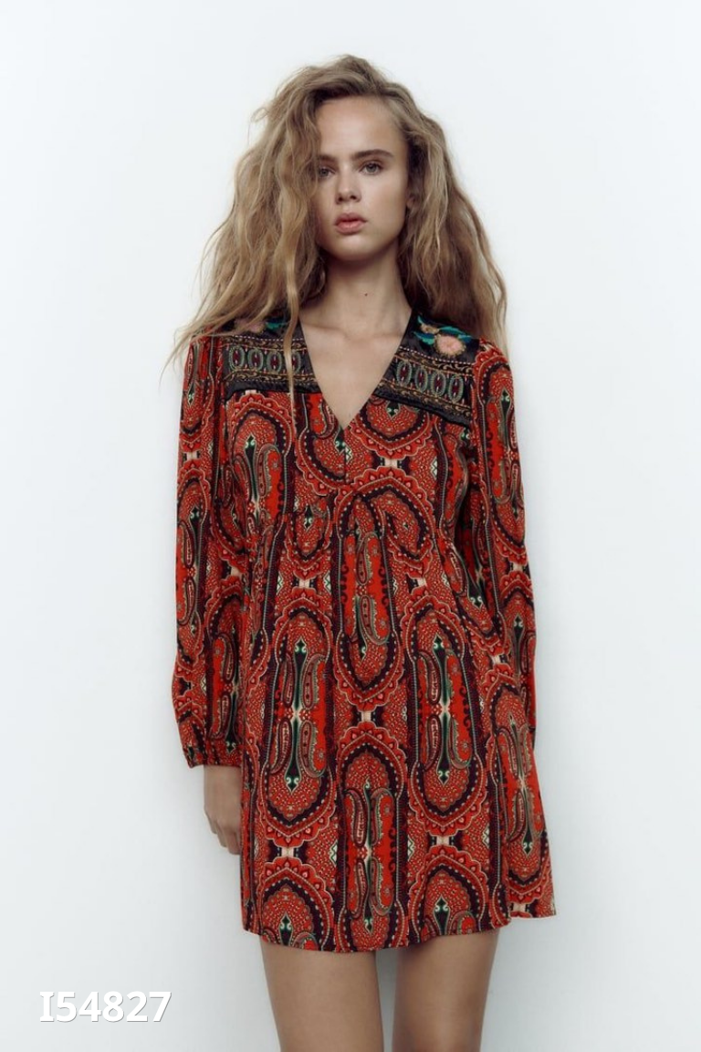 NEWTAG Váy ZARA đỏ họa tiết cổ V