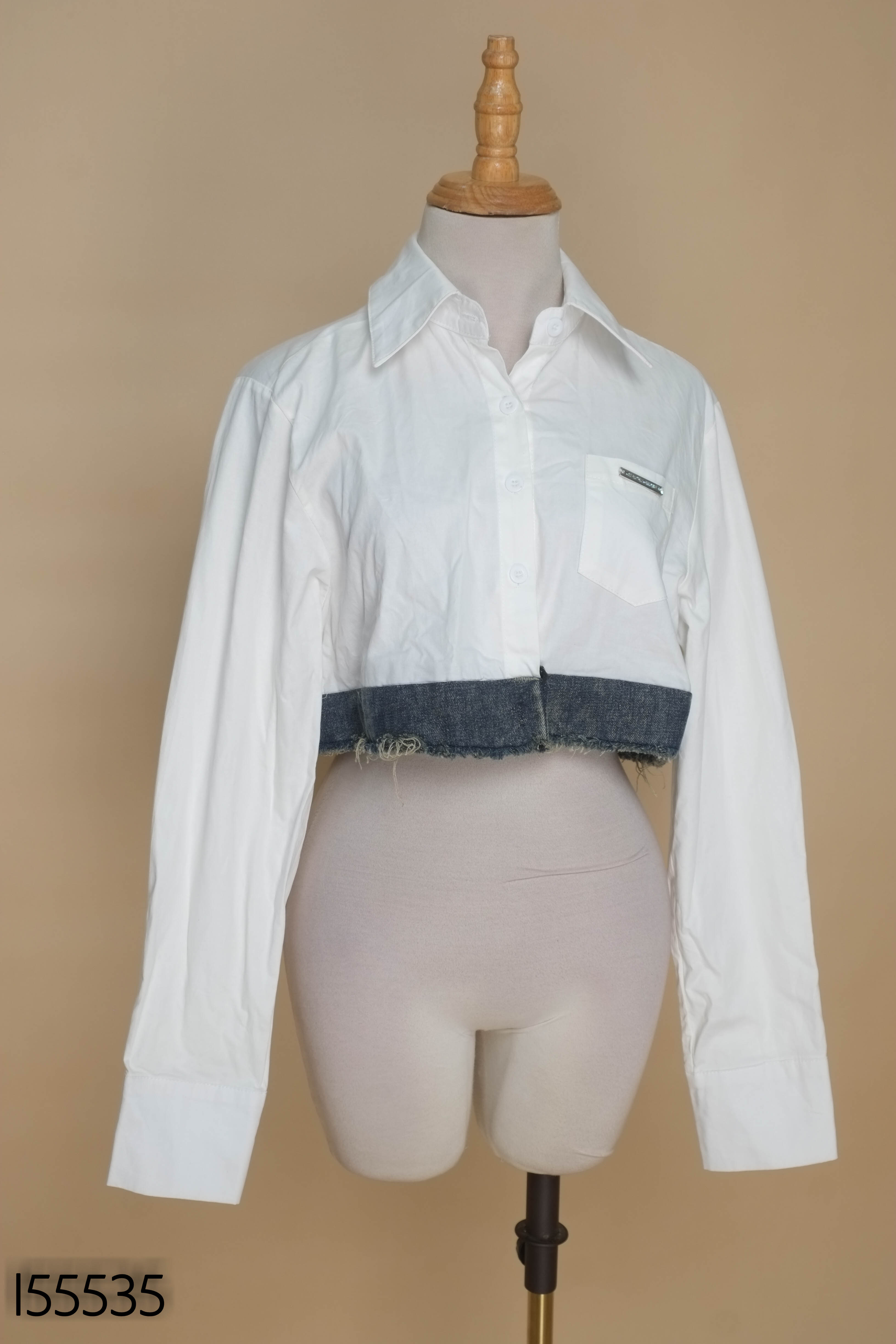Áo trắng HUDIE phối jeans tua rua