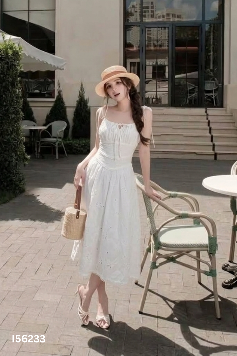 Váy hai dây trắng AGUJA họa tiết hoa dập