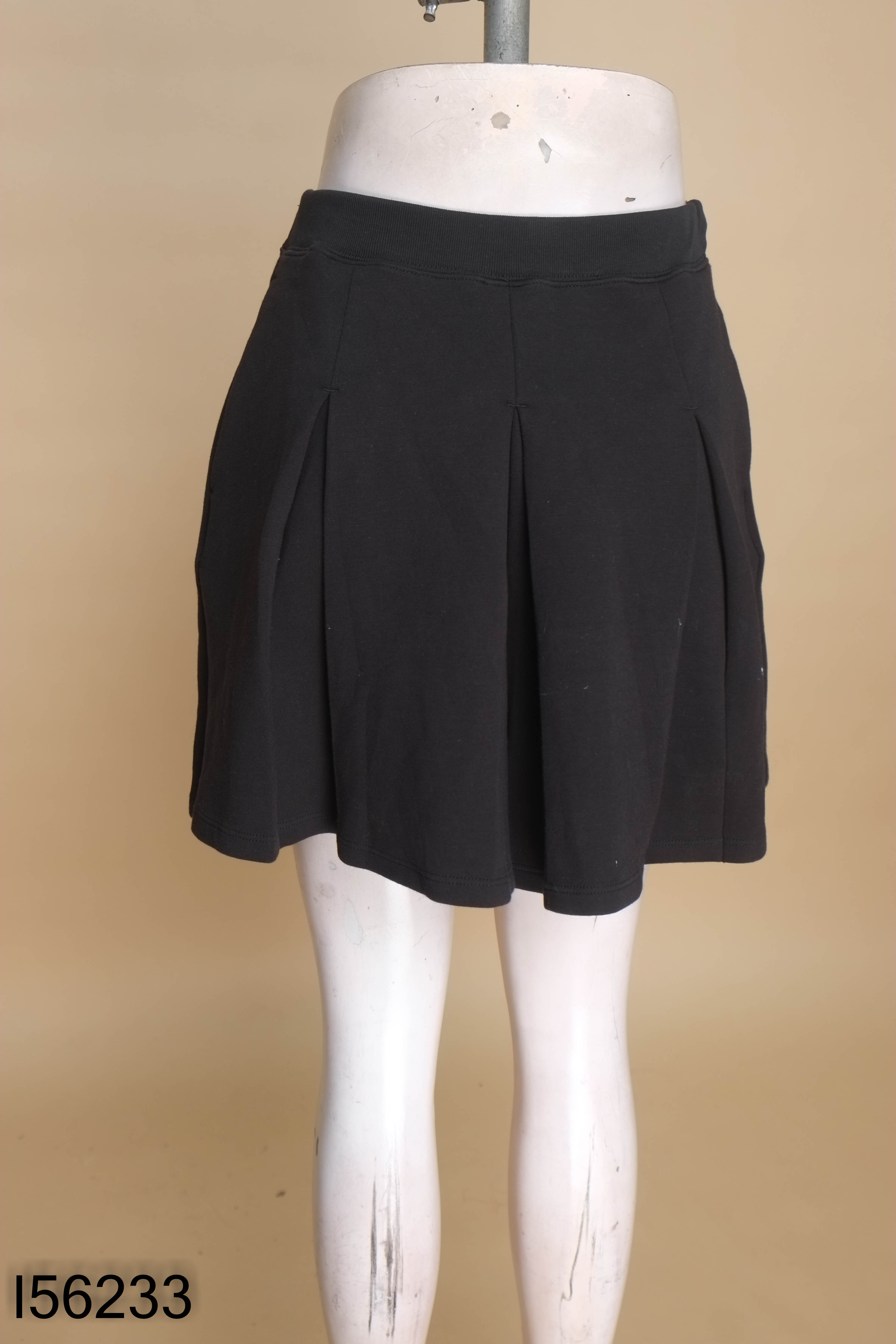Chân váy nỉ đen UNIQLO ly trơn KIDS