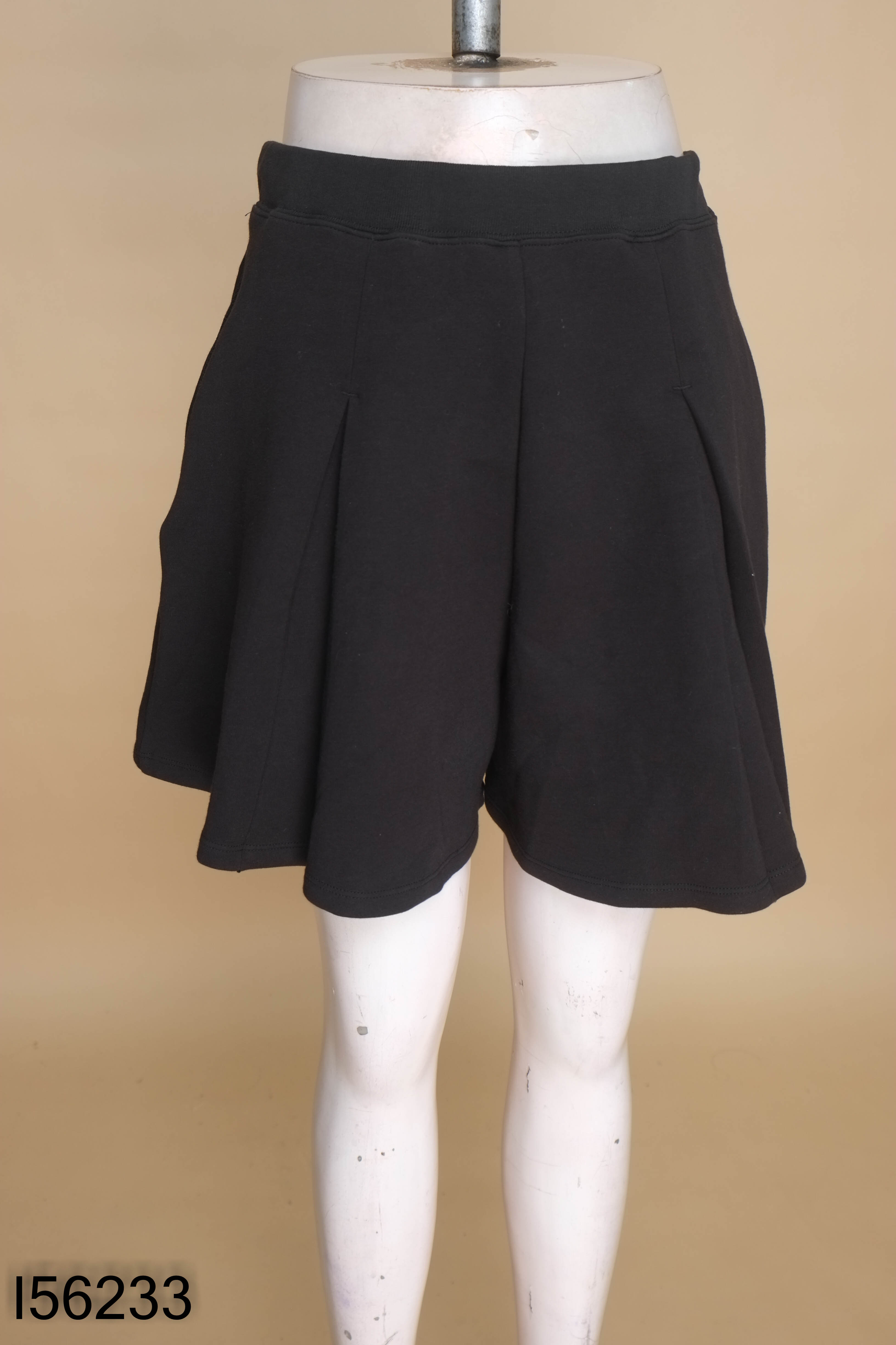 Chân váy nỉ đen UNIQLO ly trơn KIDS