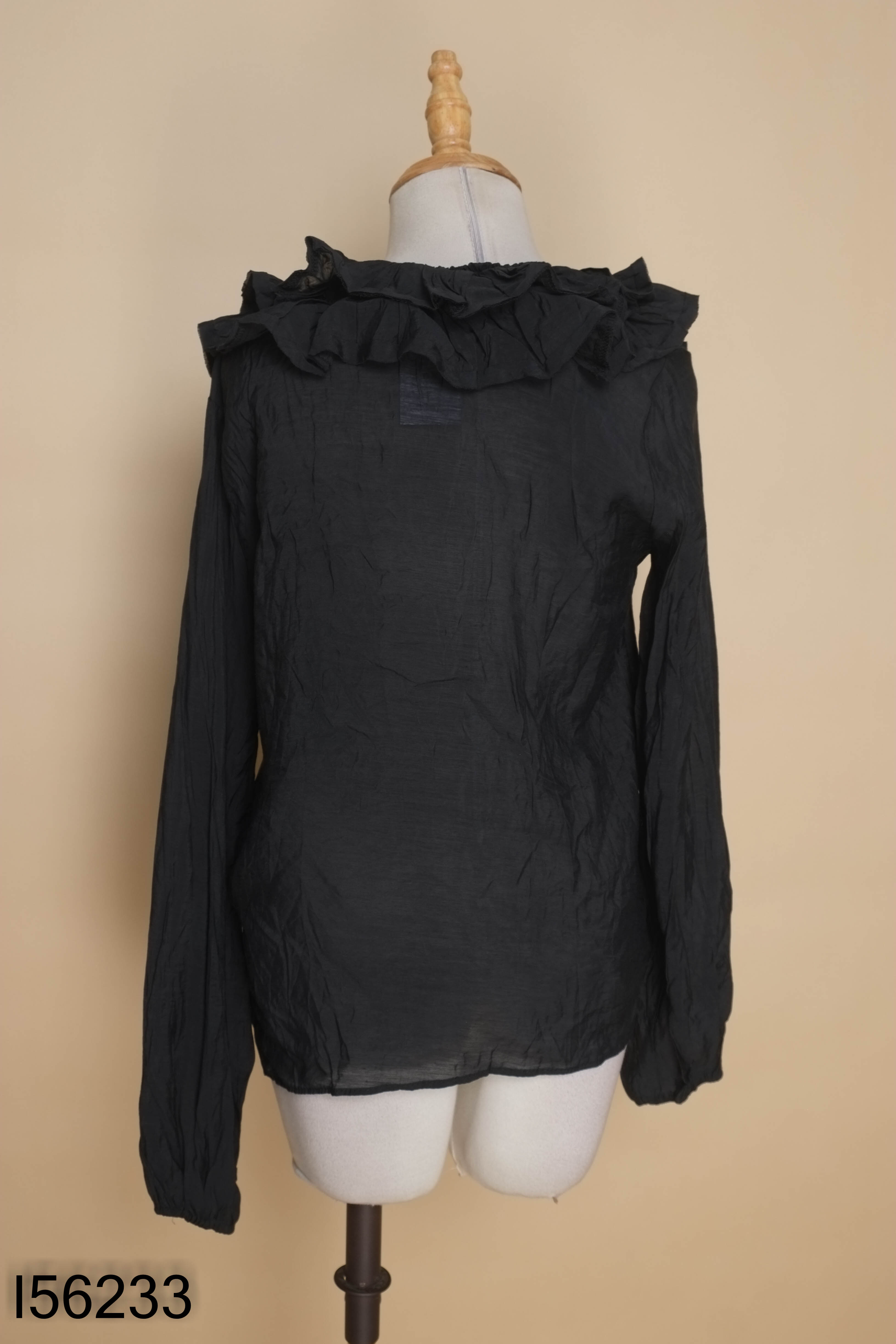 Áo babydoll đen trễ vai phối bèo