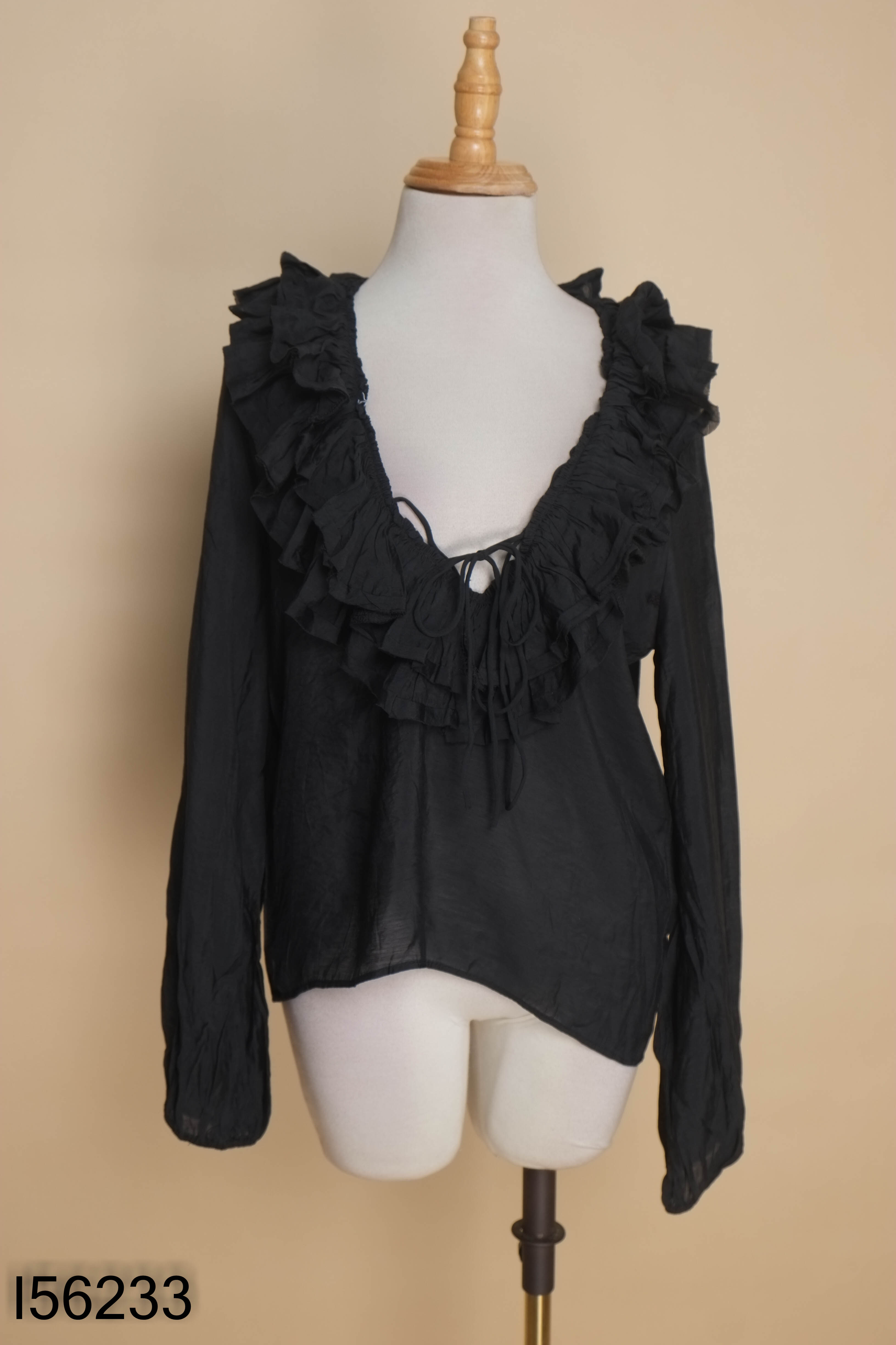 Áo babydoll đen trễ vai phối bèo