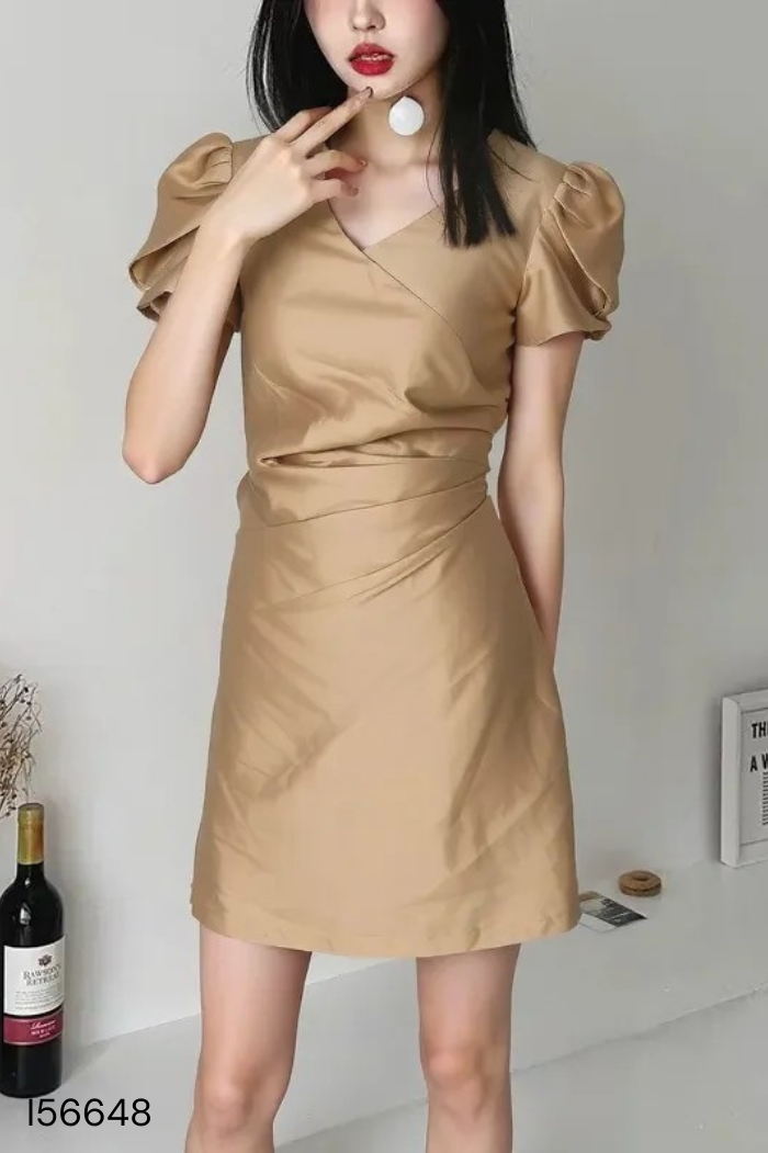 Váy nâu cổ tim bo eo