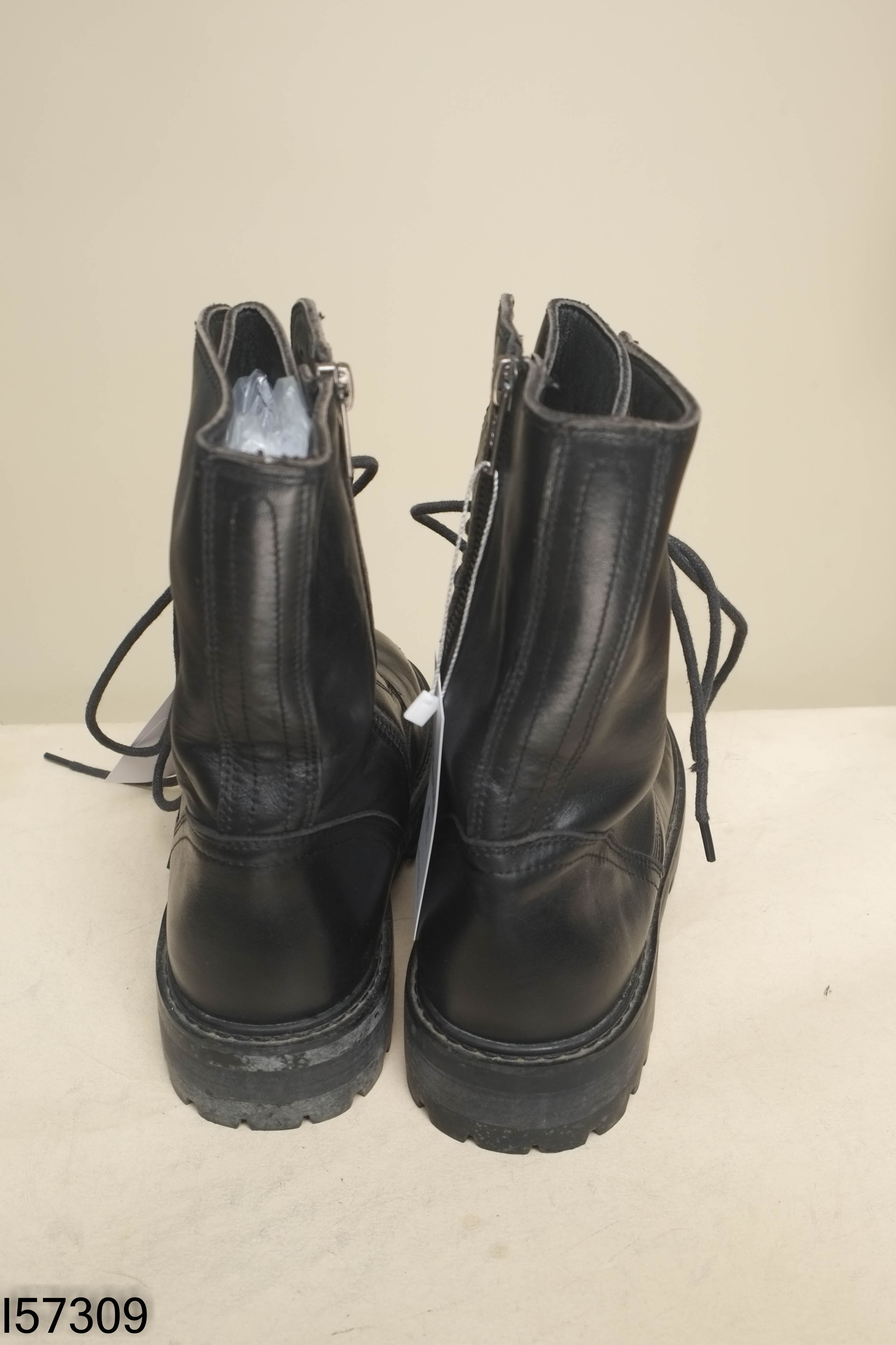 Boots đen đế cao buộc dây