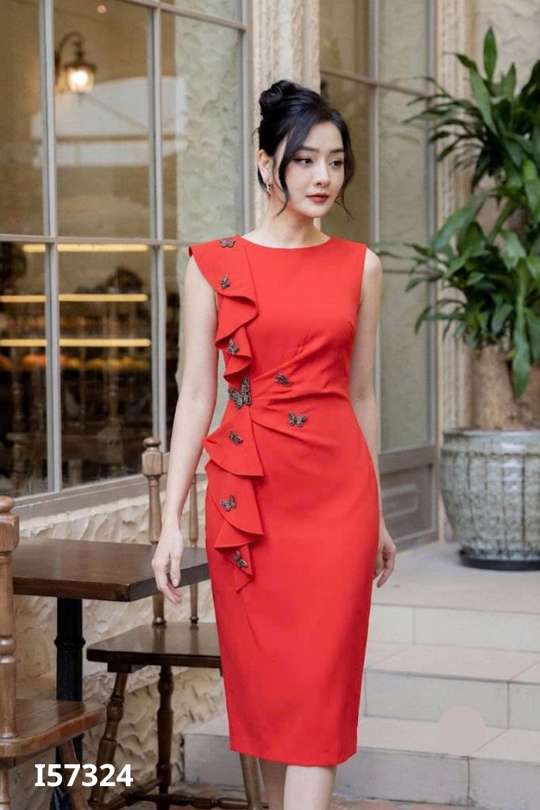 Váy đỏ hình bướm đính đá