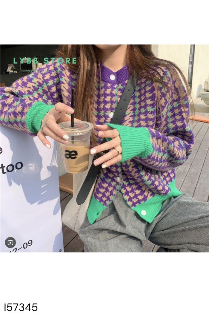 Áo len tím phối xanh lá